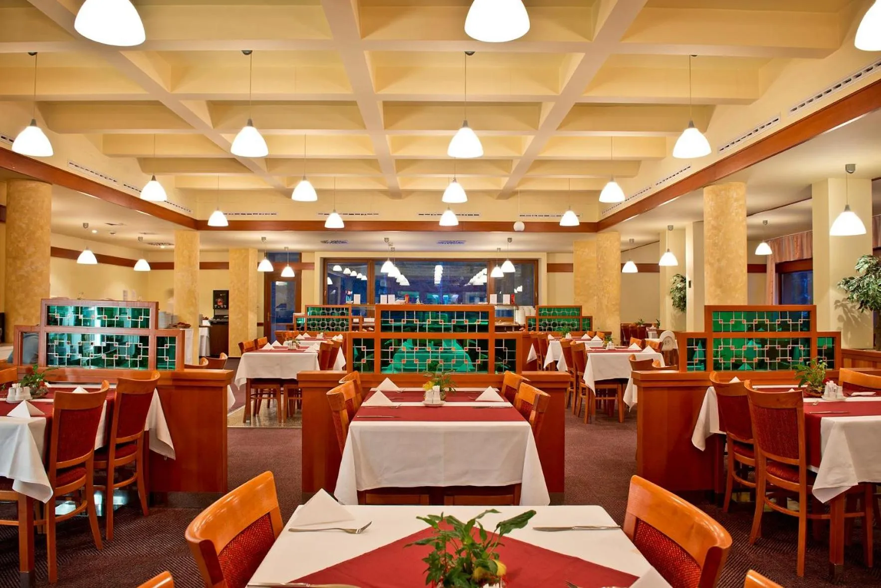 Restaurant/places to eat in Hotel SOREA SNP