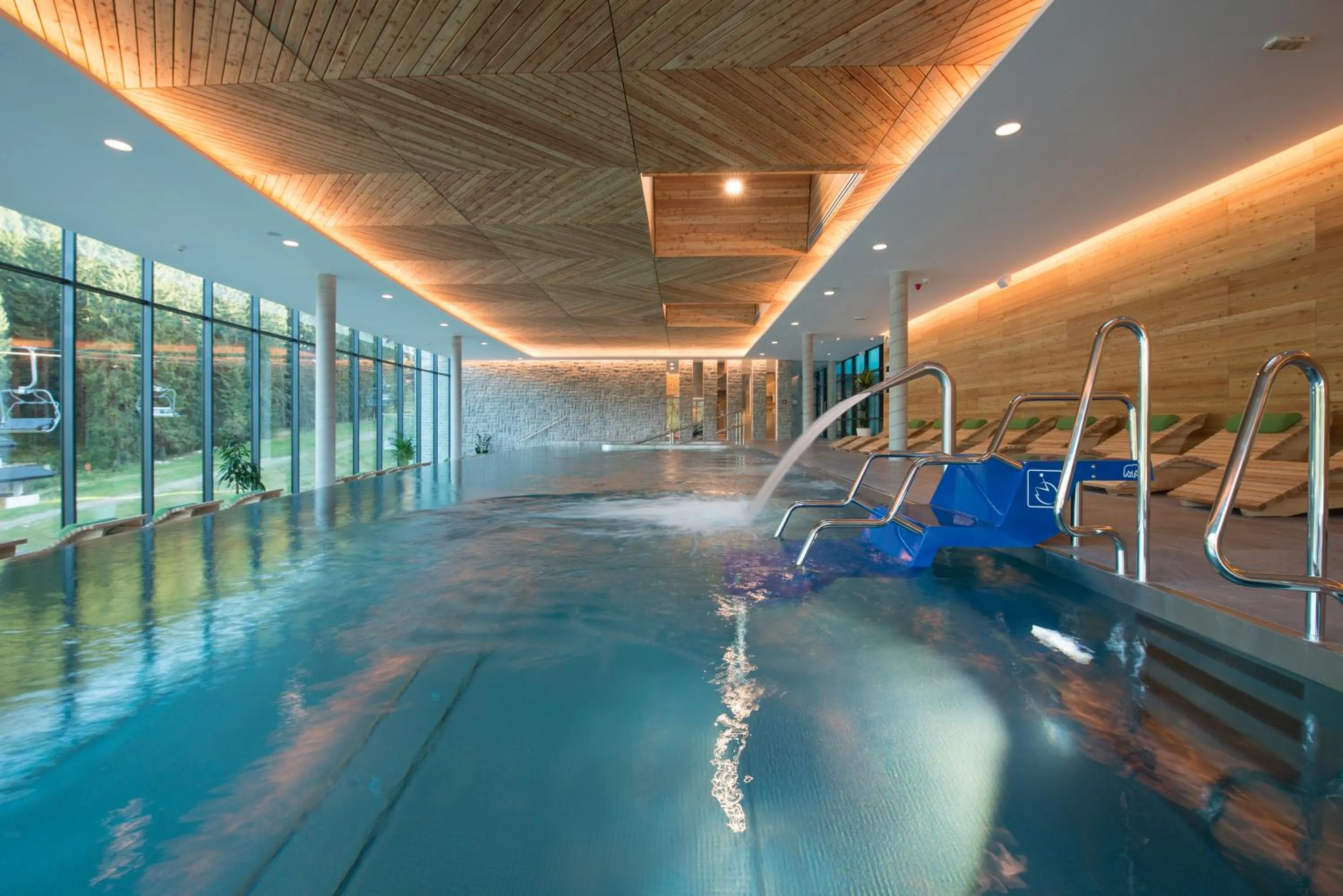 Swimming pool in Hotel SOREA SNP