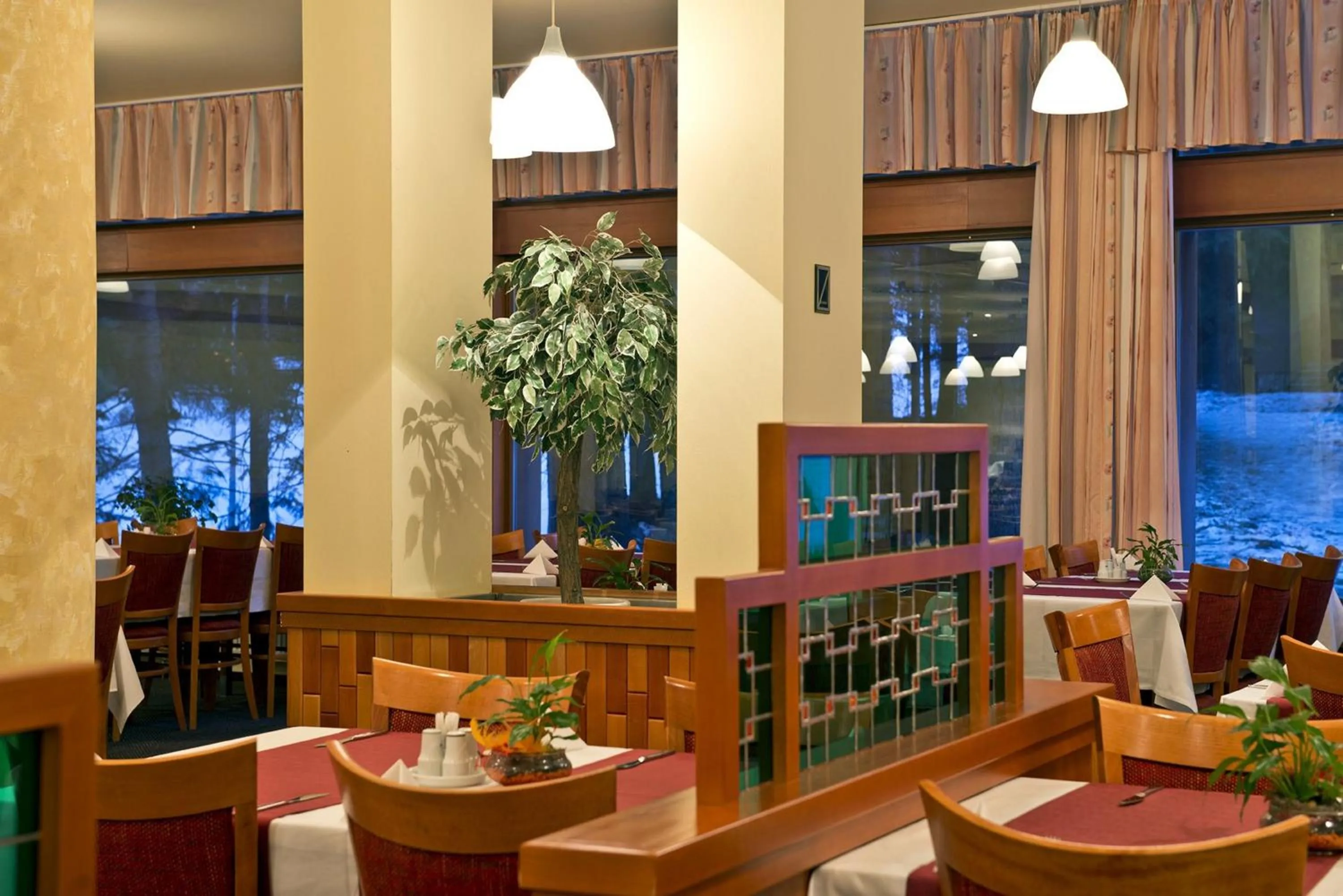 Restaurant/places to eat in Hotel SOREA SNP