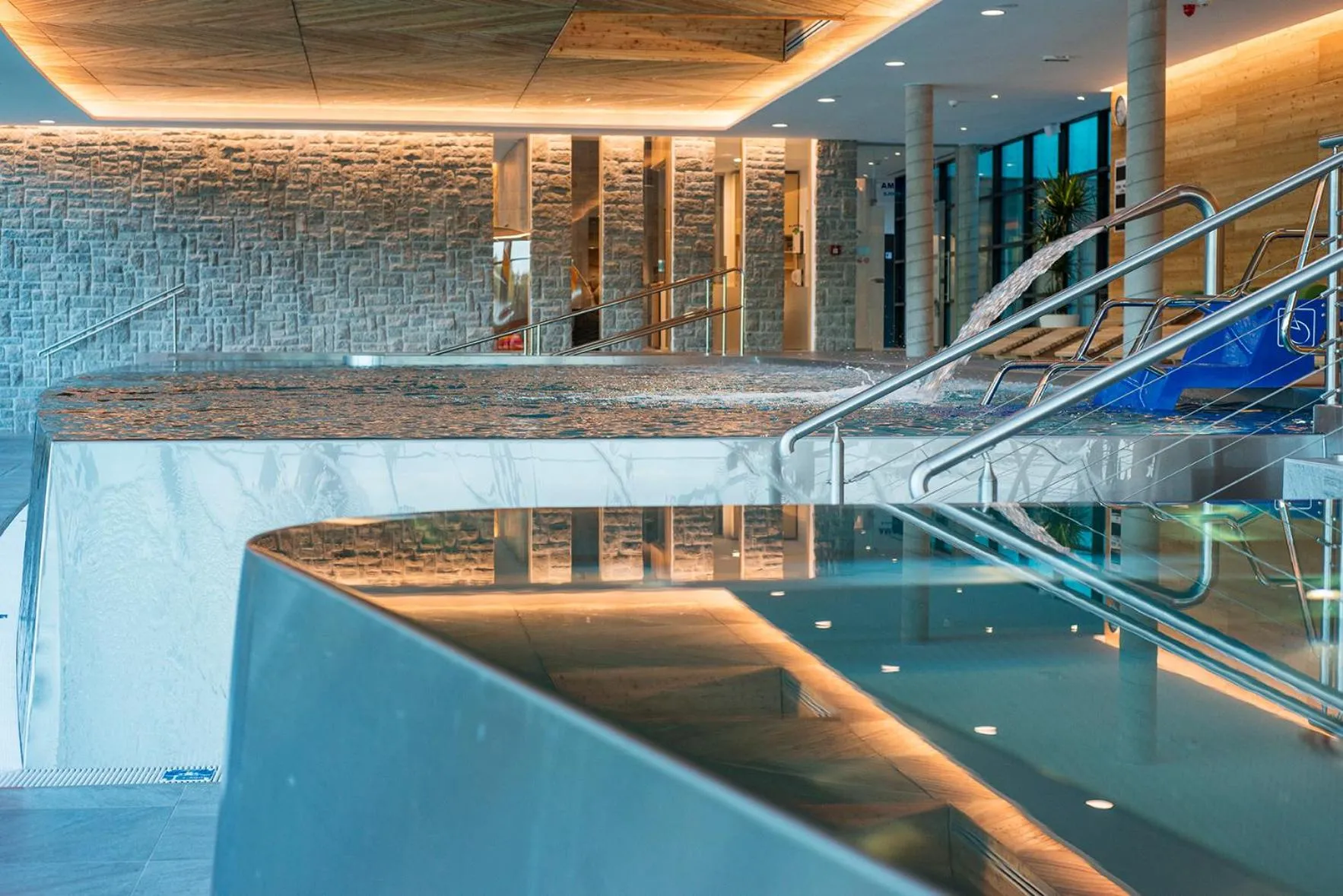 Swimming pool in Hotel SOREA SNP