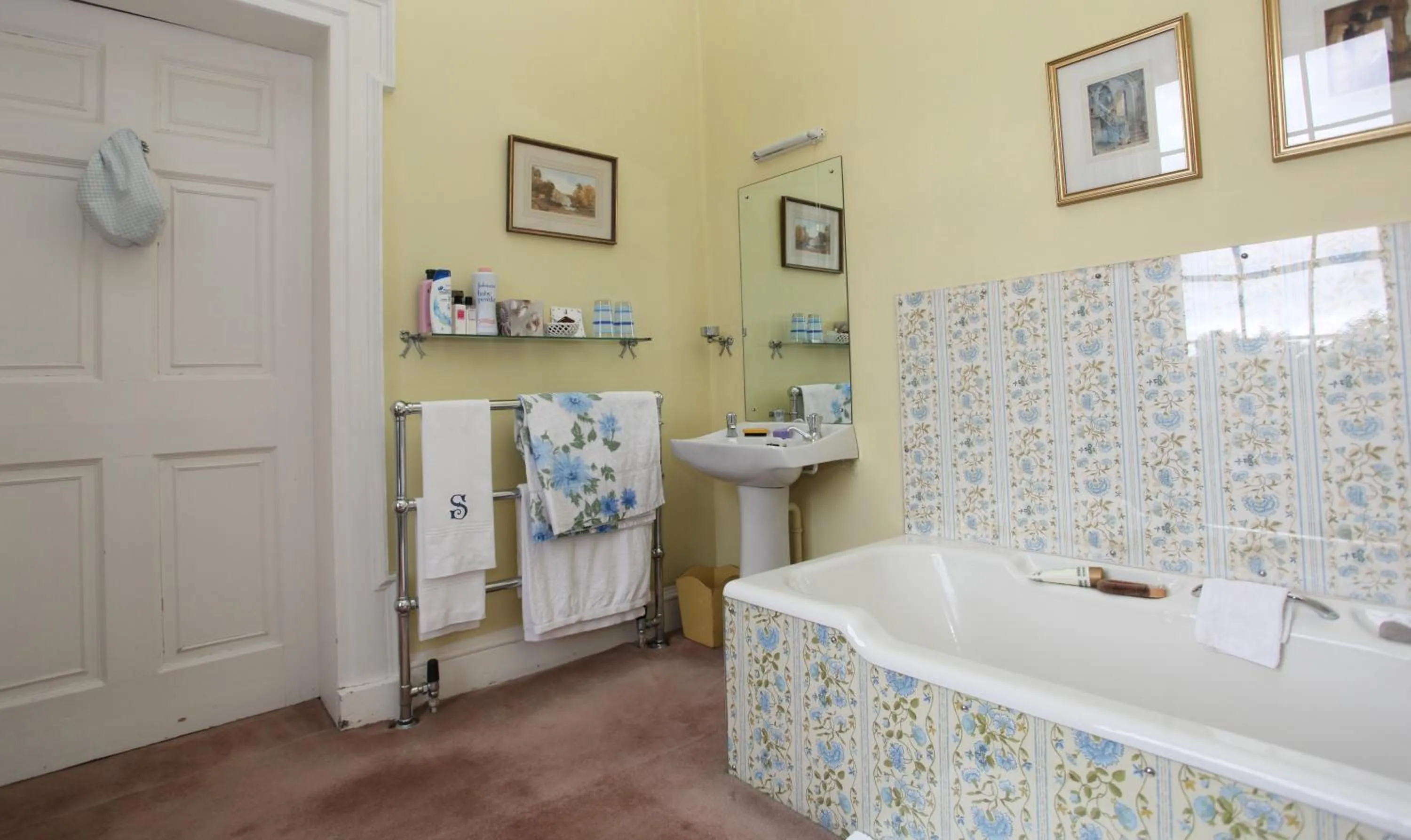 Bathroom in Ballydugan Country House