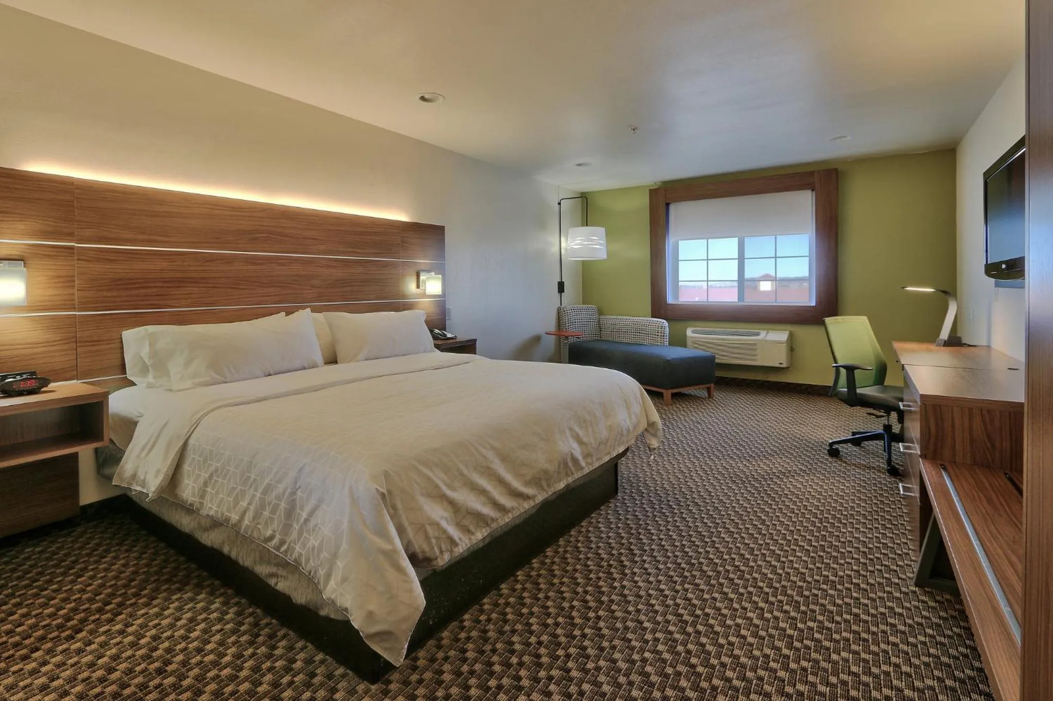 Photo of the whole room, Bed in Holiday Inn Express Santa Rosa by IHG