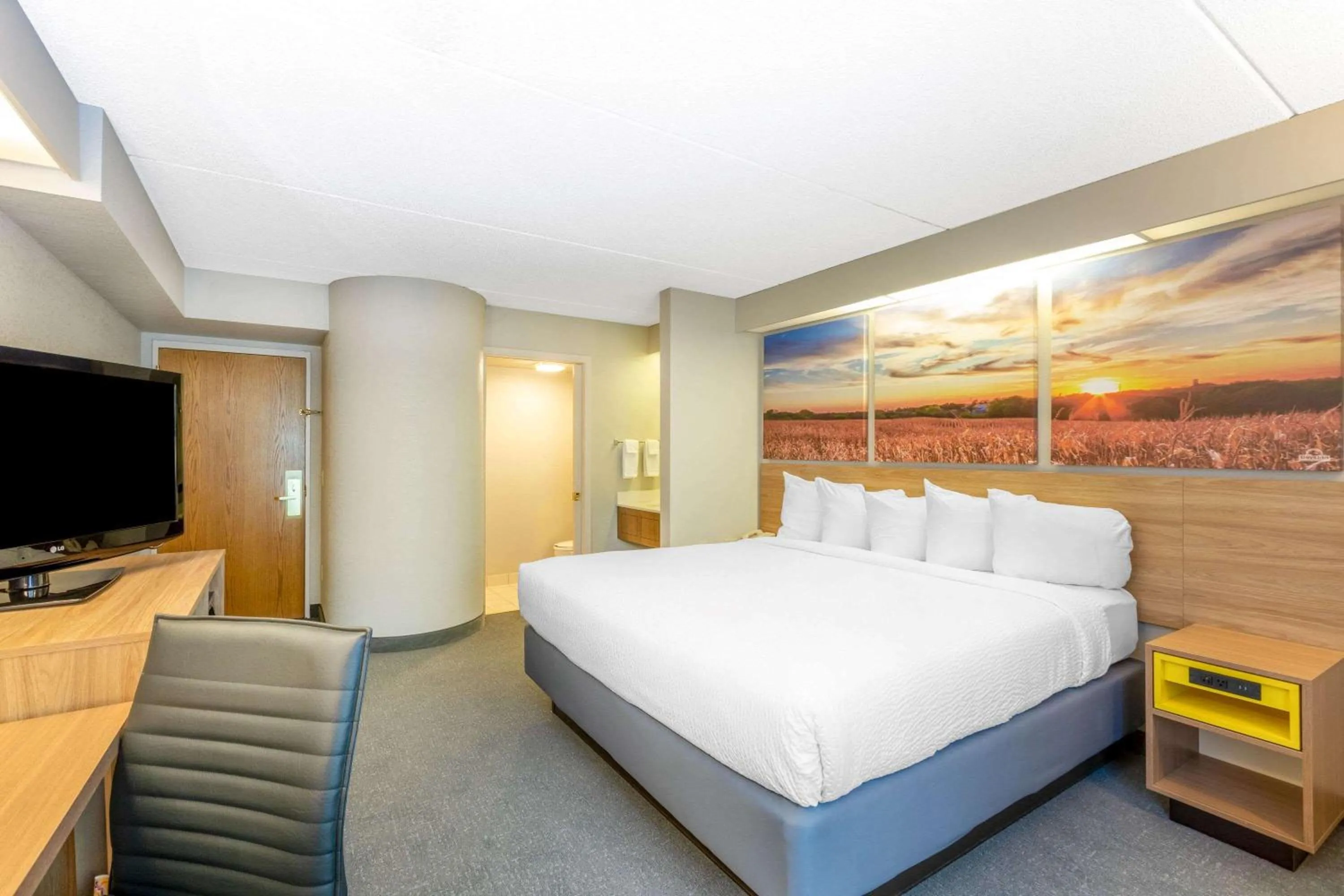 Photo of the whole room, Bed in Days Inn by Wyndham Eagan Minnesota Near Mall of America