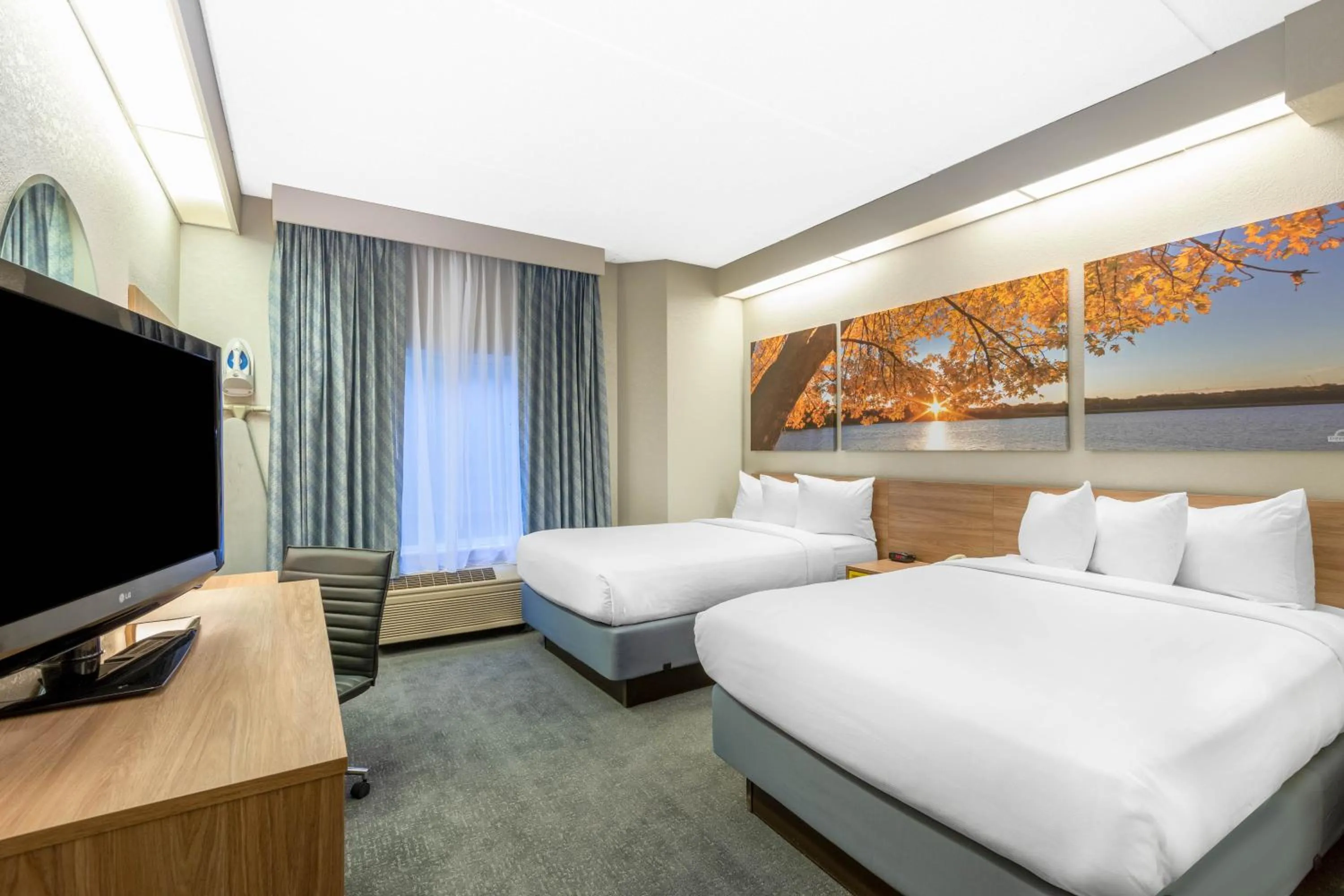 Photo of the whole room, Bed in Days Inn by Wyndham Eagan Minnesota Near Mall of America