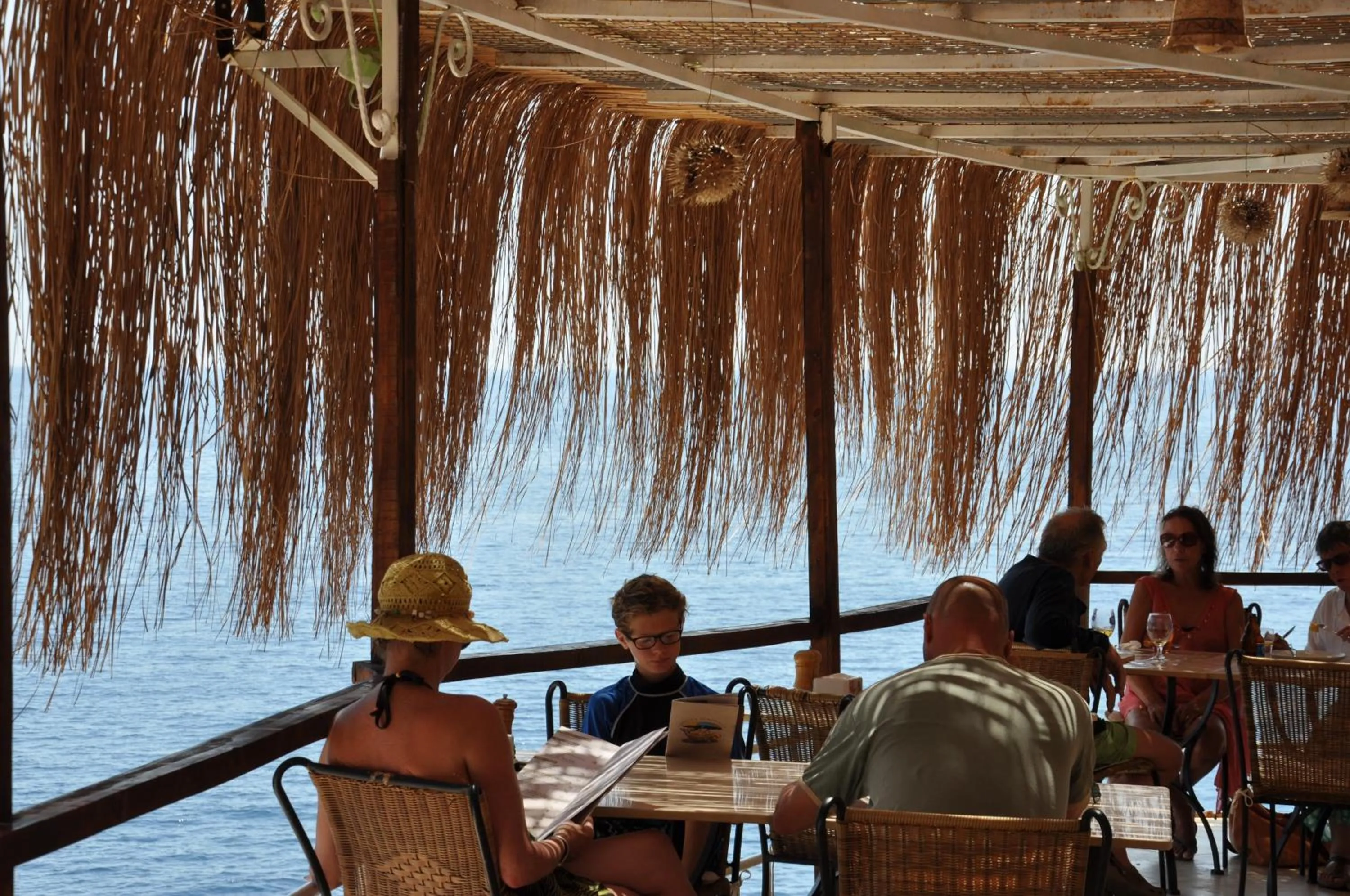 Restaurant/places to eat in Caretta Hotel