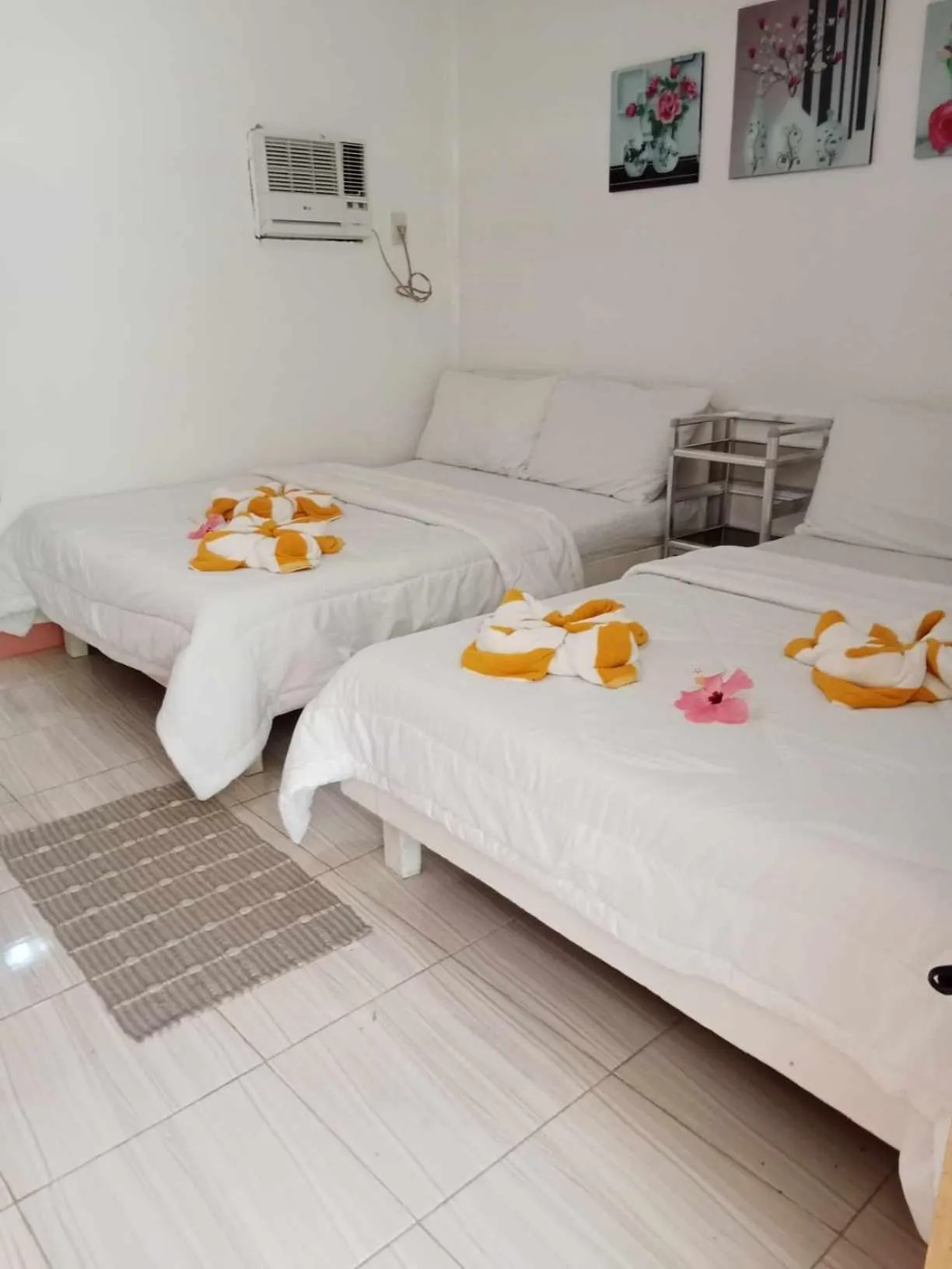 Bed in Mabuhay Thresher Dive Resort