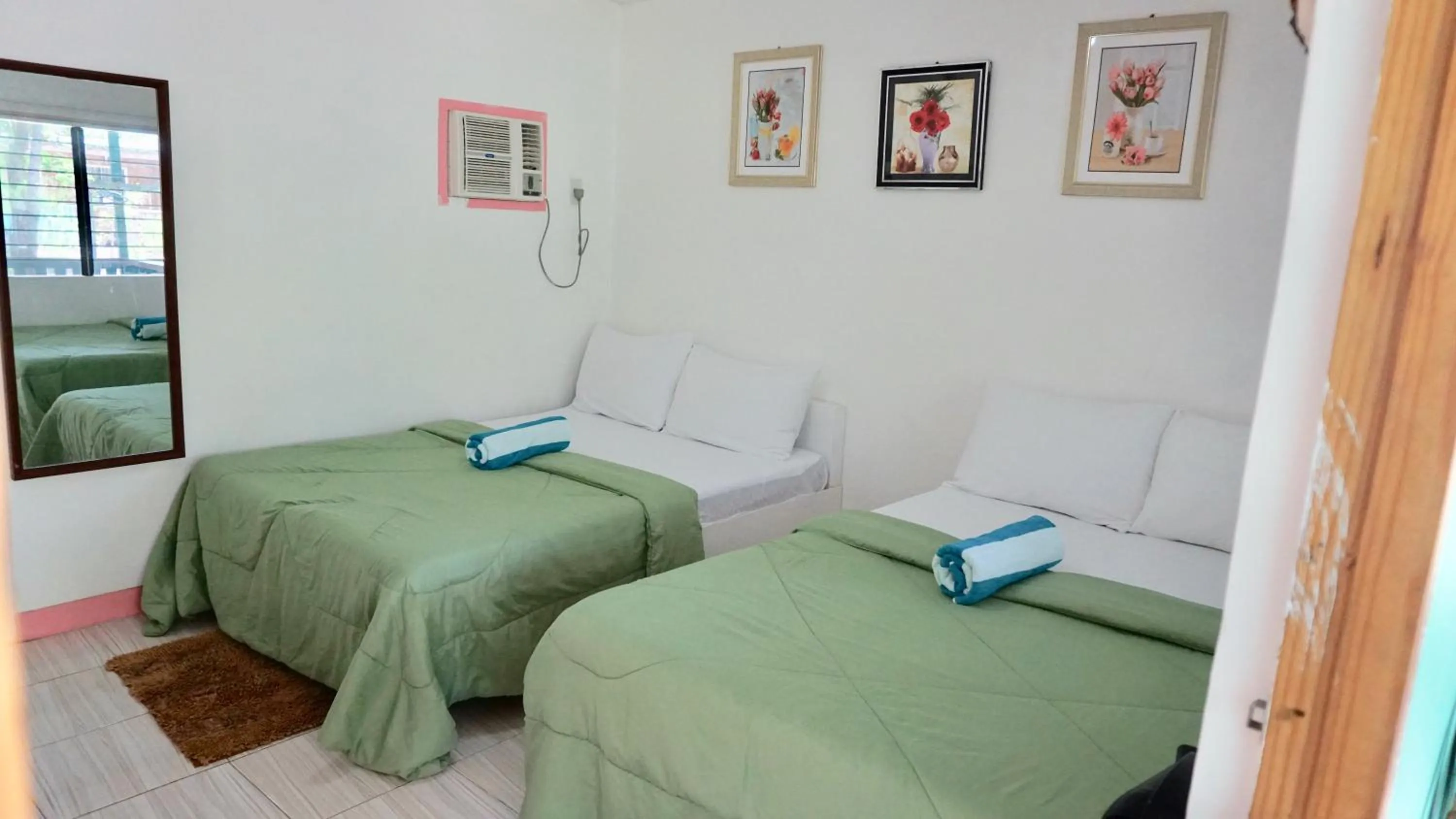 Bed in Mabuhay Thresher Dive Resort