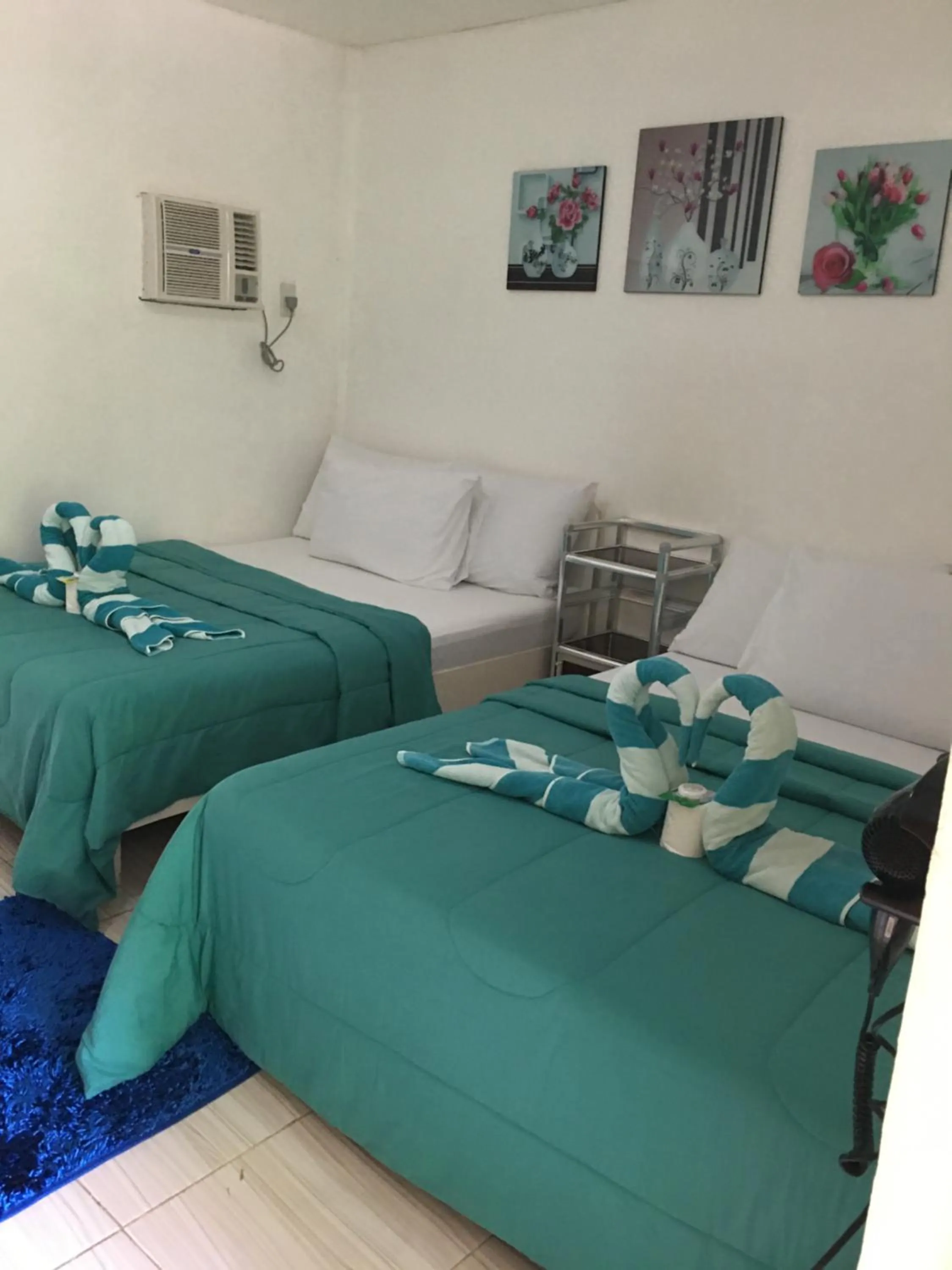 Bed in Mabuhay Thresher Dive Resort