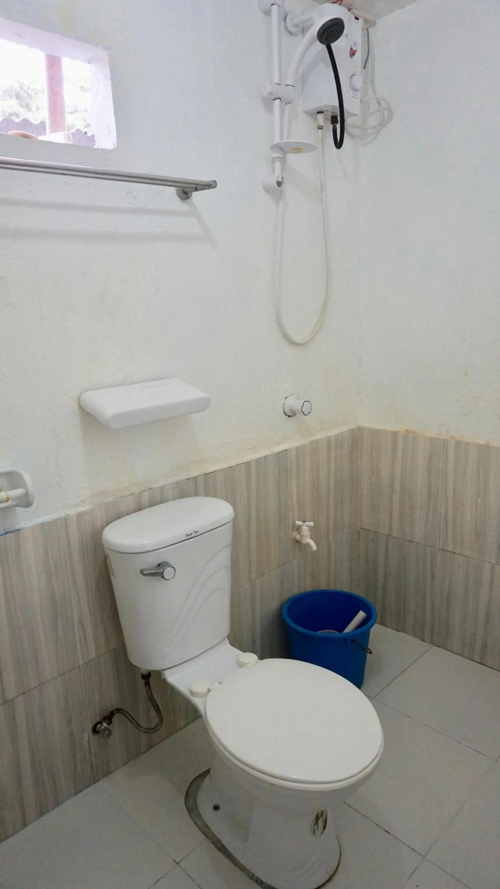 Toilet in Mabuhay Thresher Dive Resort