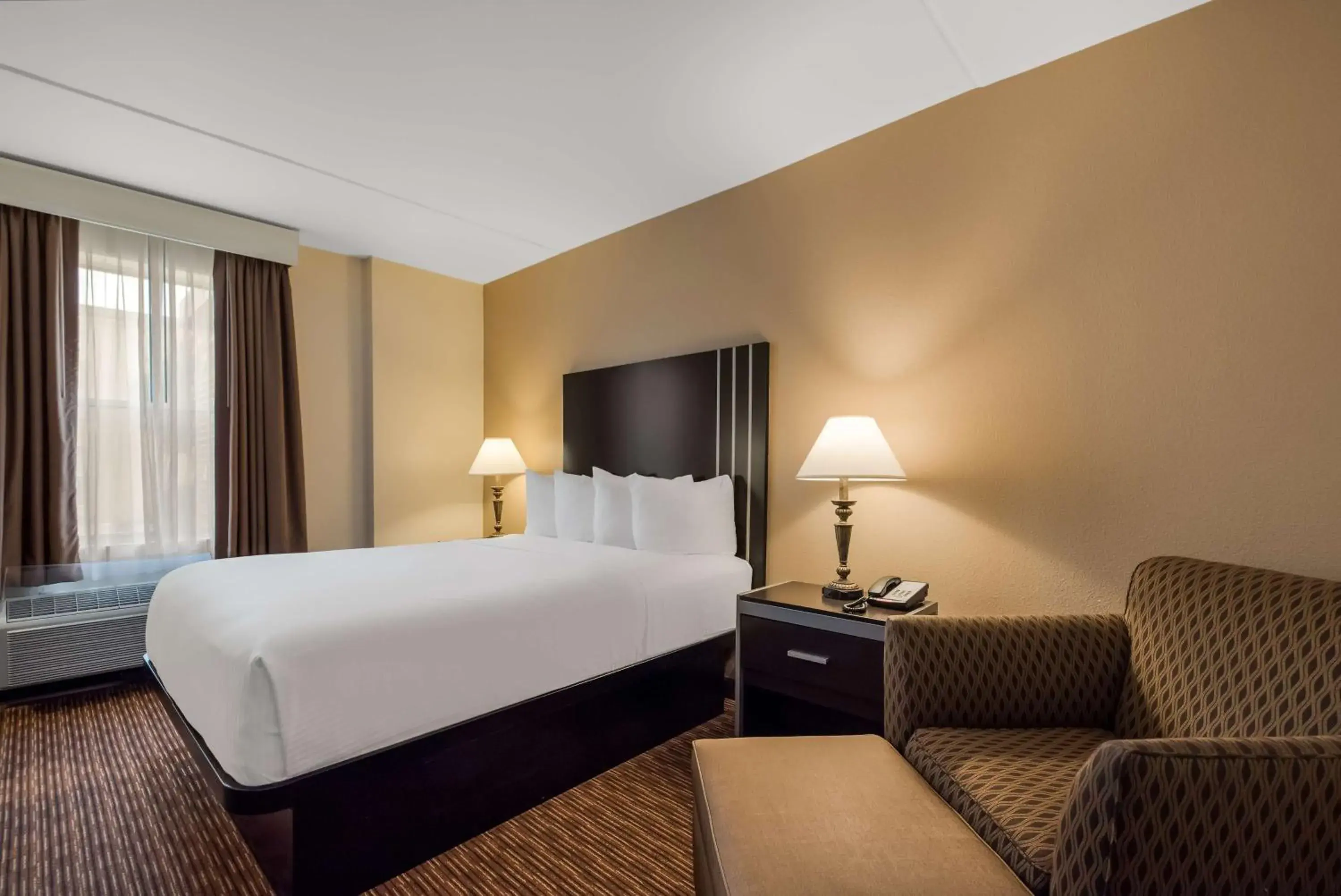 Queen Room with Bath Tub - Disability Access in Best Western Philadelphia South - West Deptford Inn Queen Room with Bath Tub - Disability Access in Best Western Philadelphia South - West Deptford Inn