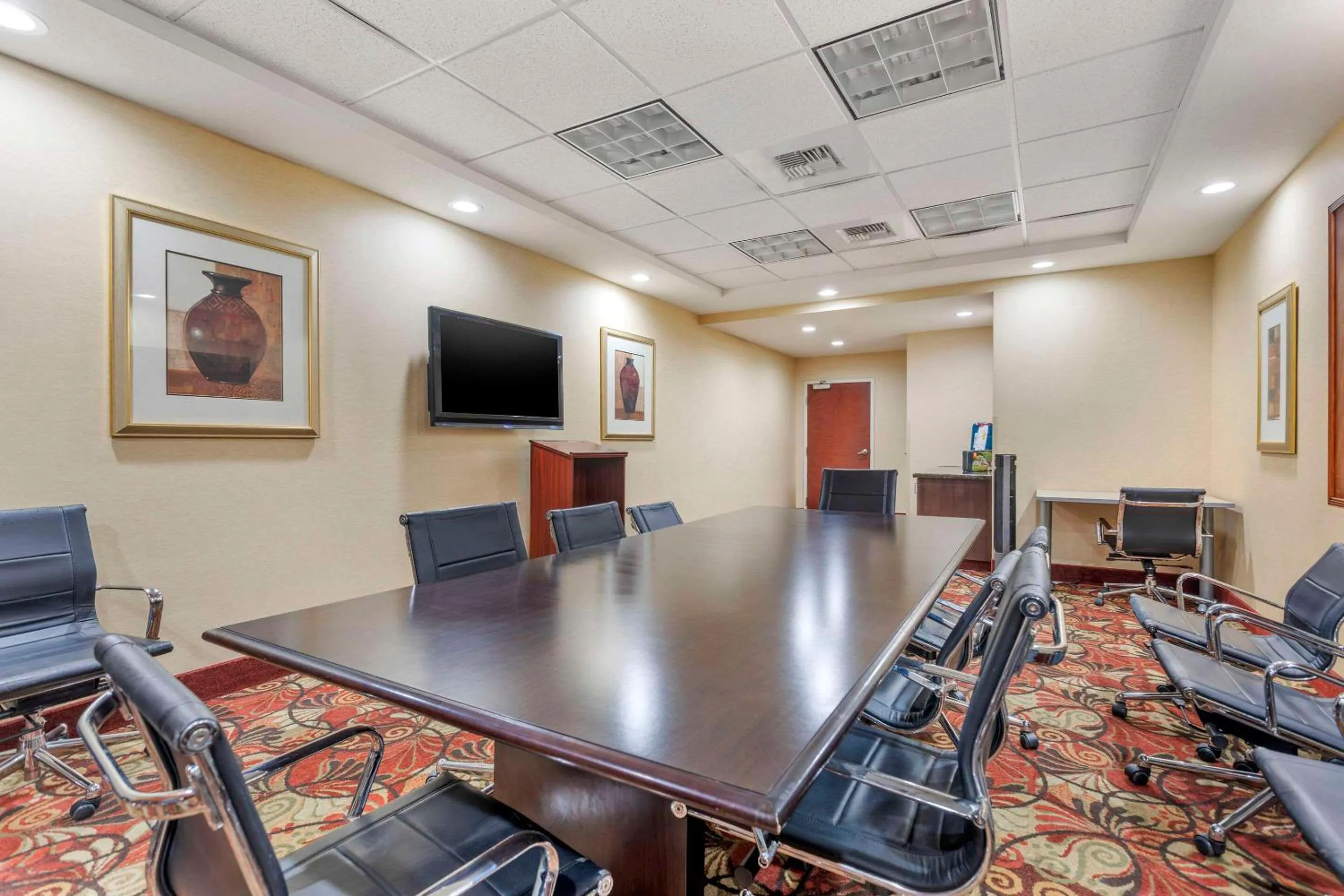 TV and multimedia in Comfort Suites Blythe