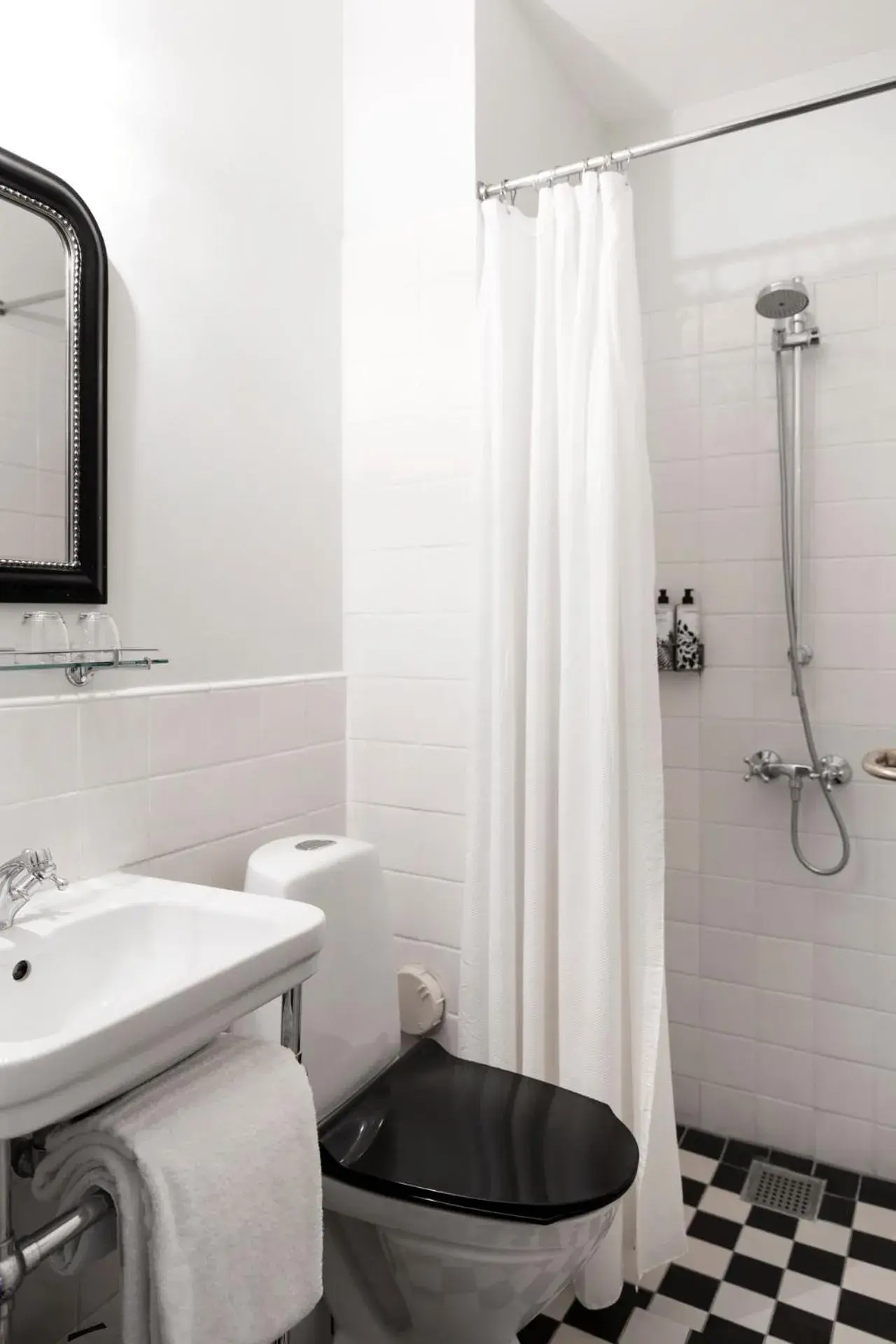 Standard Double Room Garden View in Helenekilde Badehotel Standard Double Room Garden View in Helenekilde Badehotel