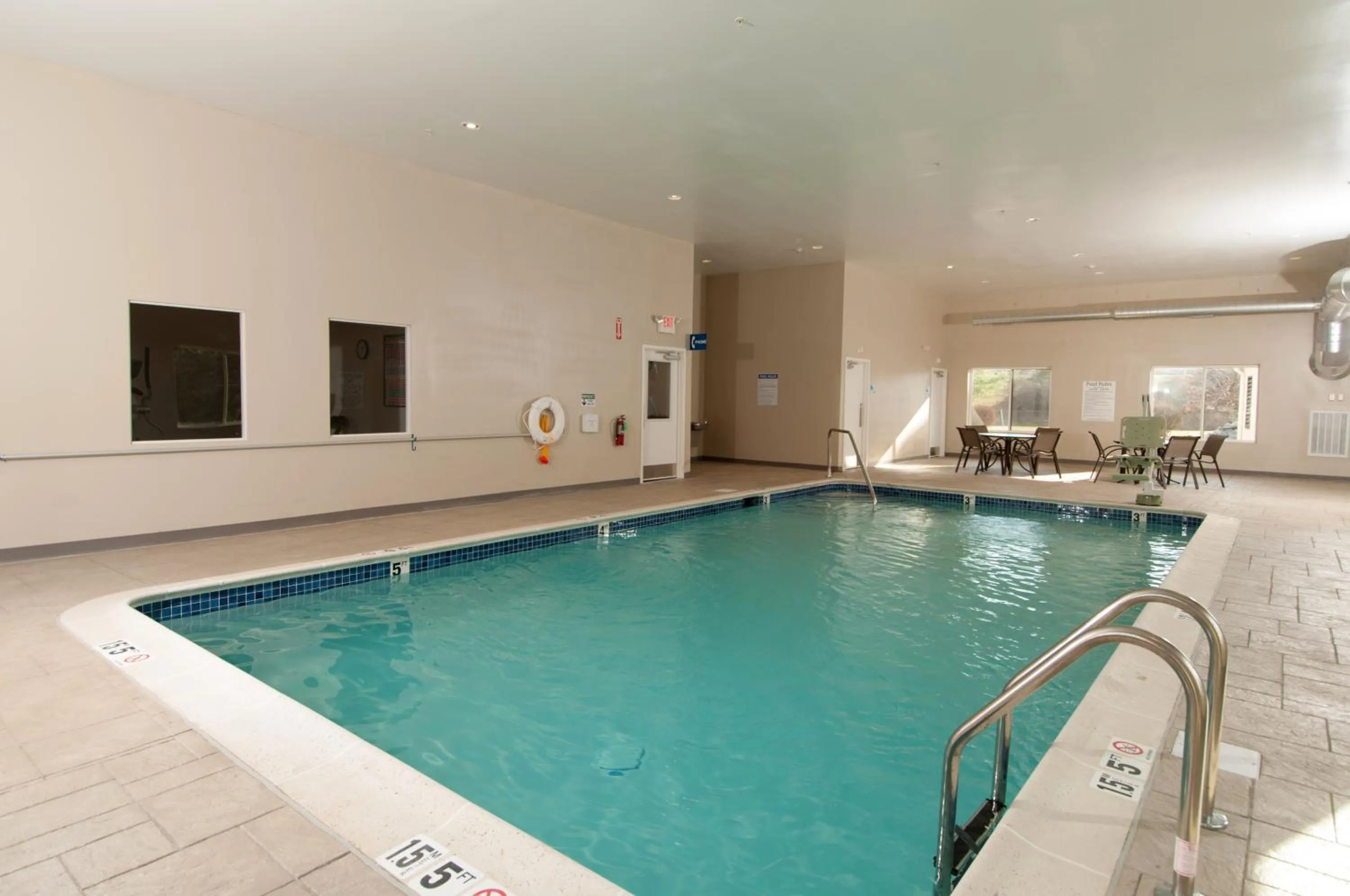 Swimming pool in Holiday Inn Express Vernon-Manchester by IHG