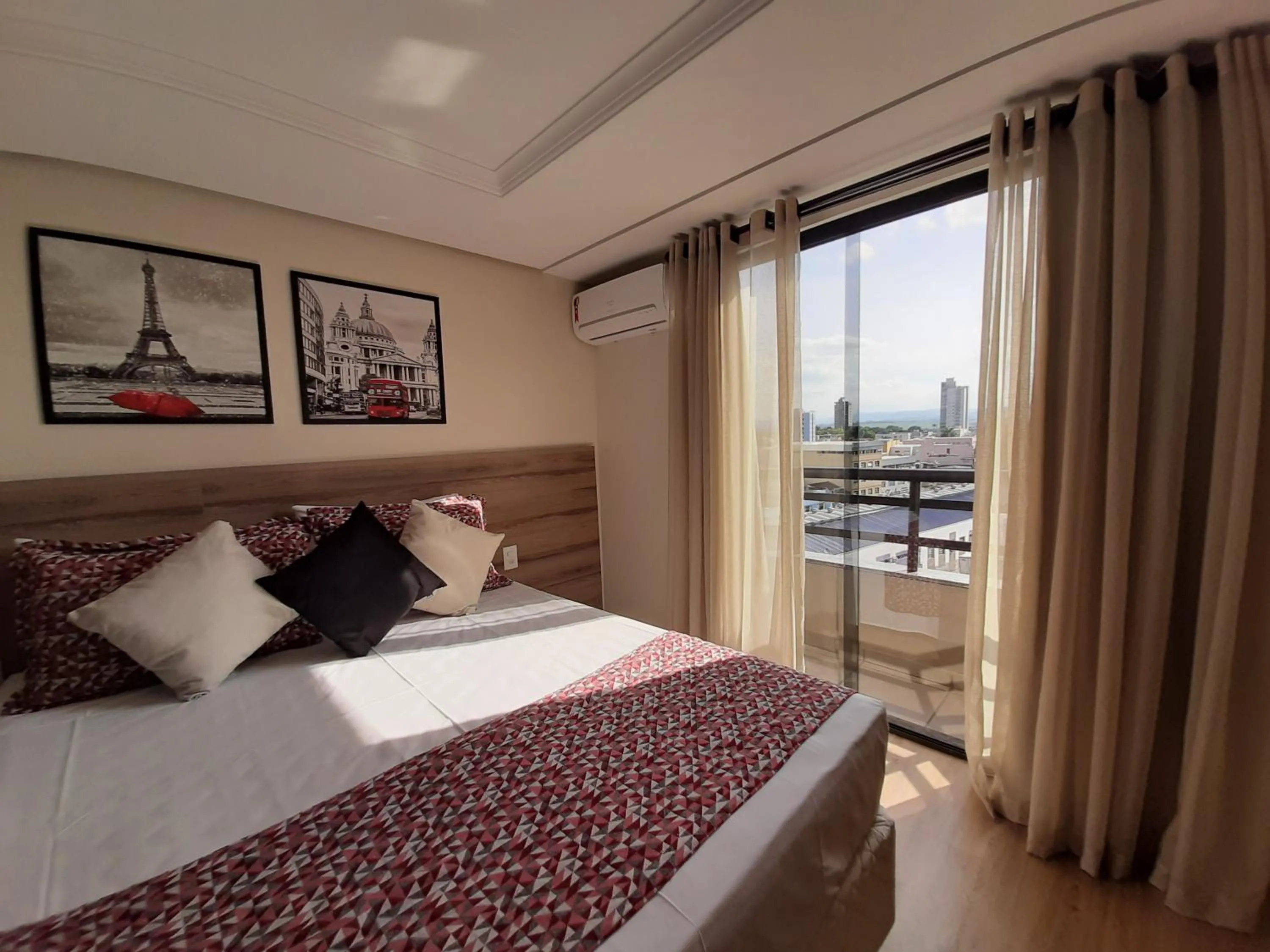 Balcony/Terrace, Bed in Hotel Ferraz