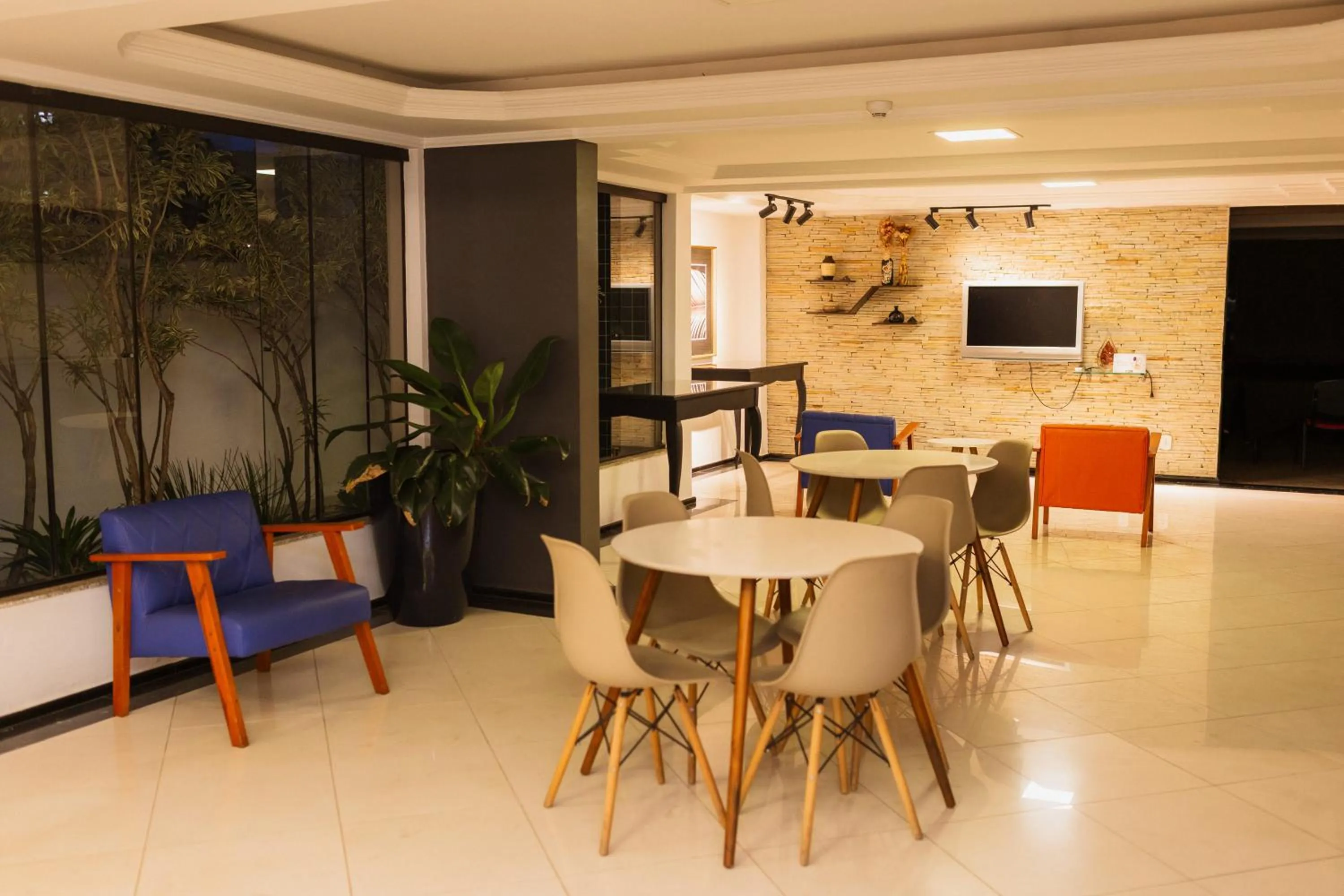 Communal lounge/ TV room in Hotel Ferraz