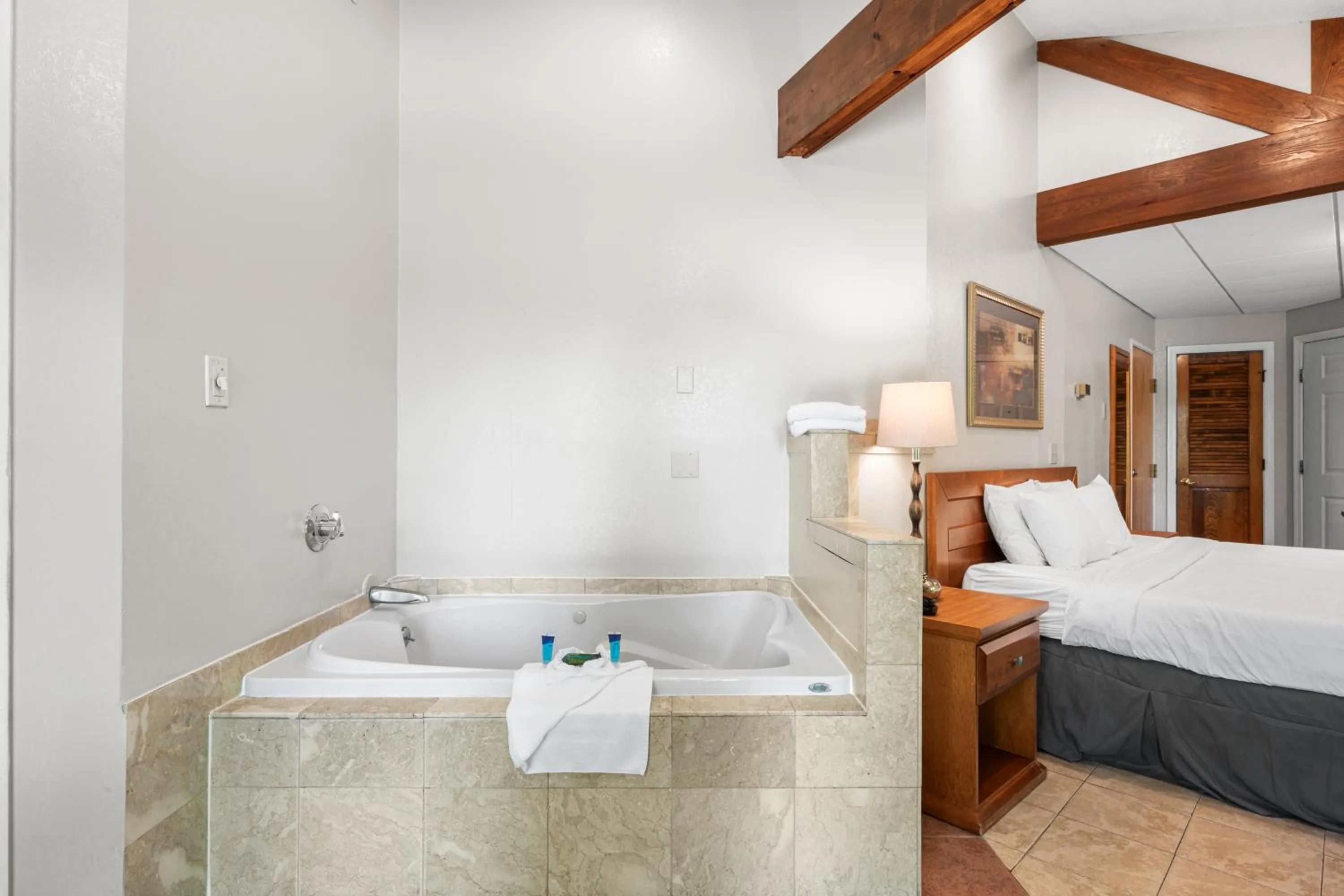 Bed in Cedar Park Inn