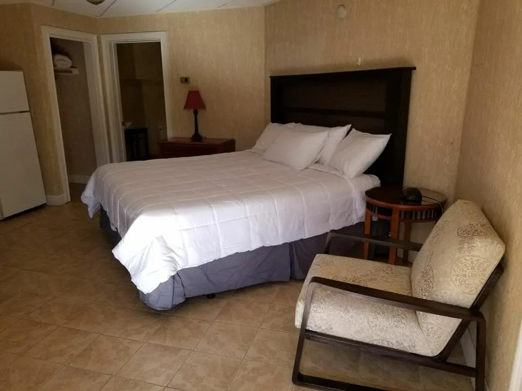 Deluxe King Room in Cedar Park Inn