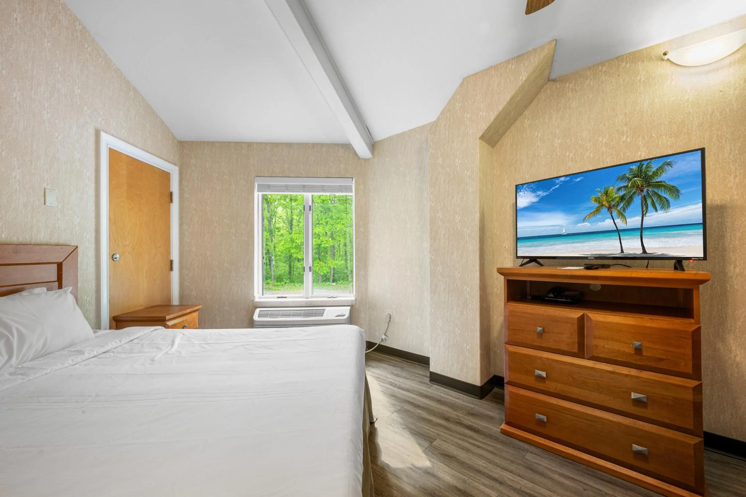 Bed in Cedar Park Inn