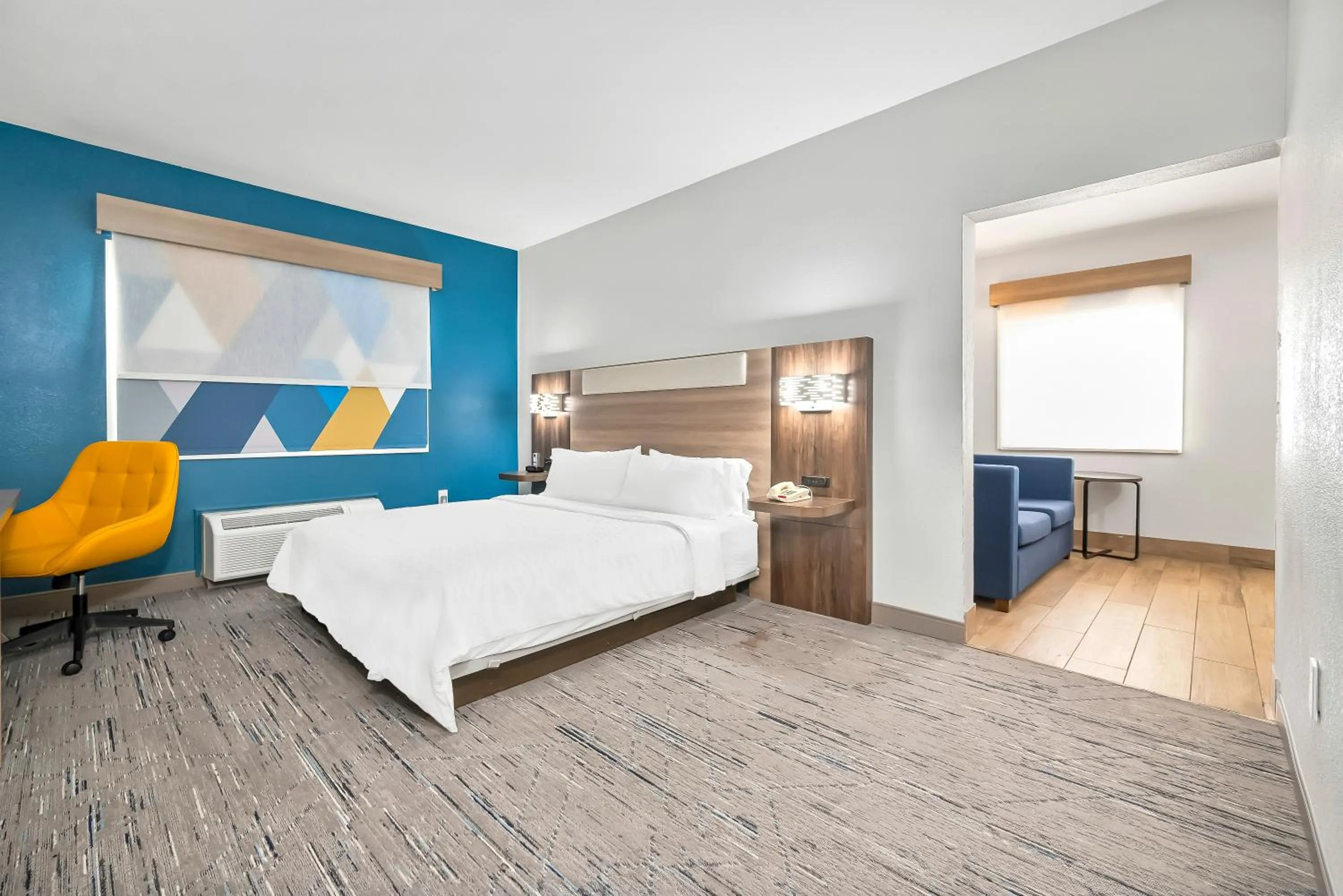 Seating area, Bed in Holiday Inn Express Palestine by IHG