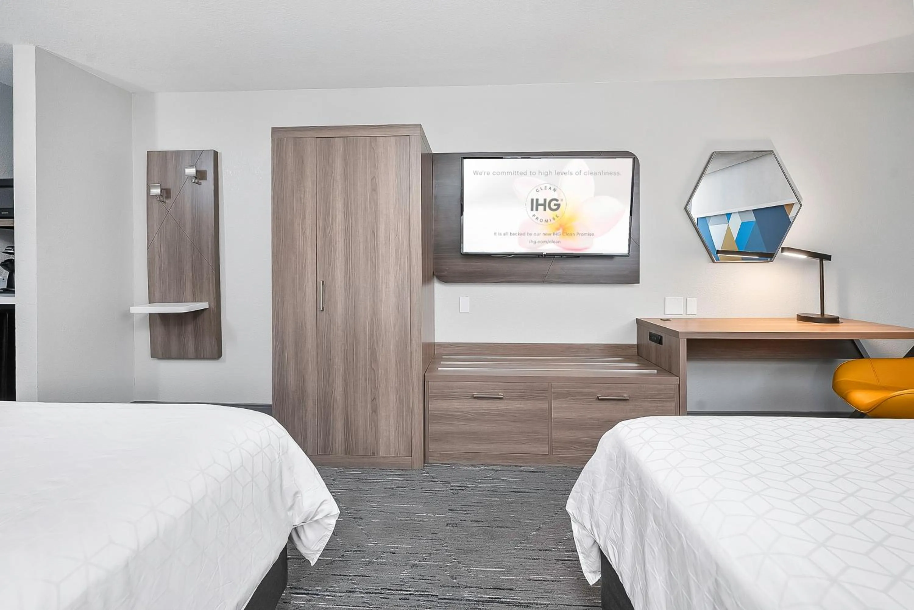 TV and multimedia, Bed in Holiday Inn Express Palestine by IHG