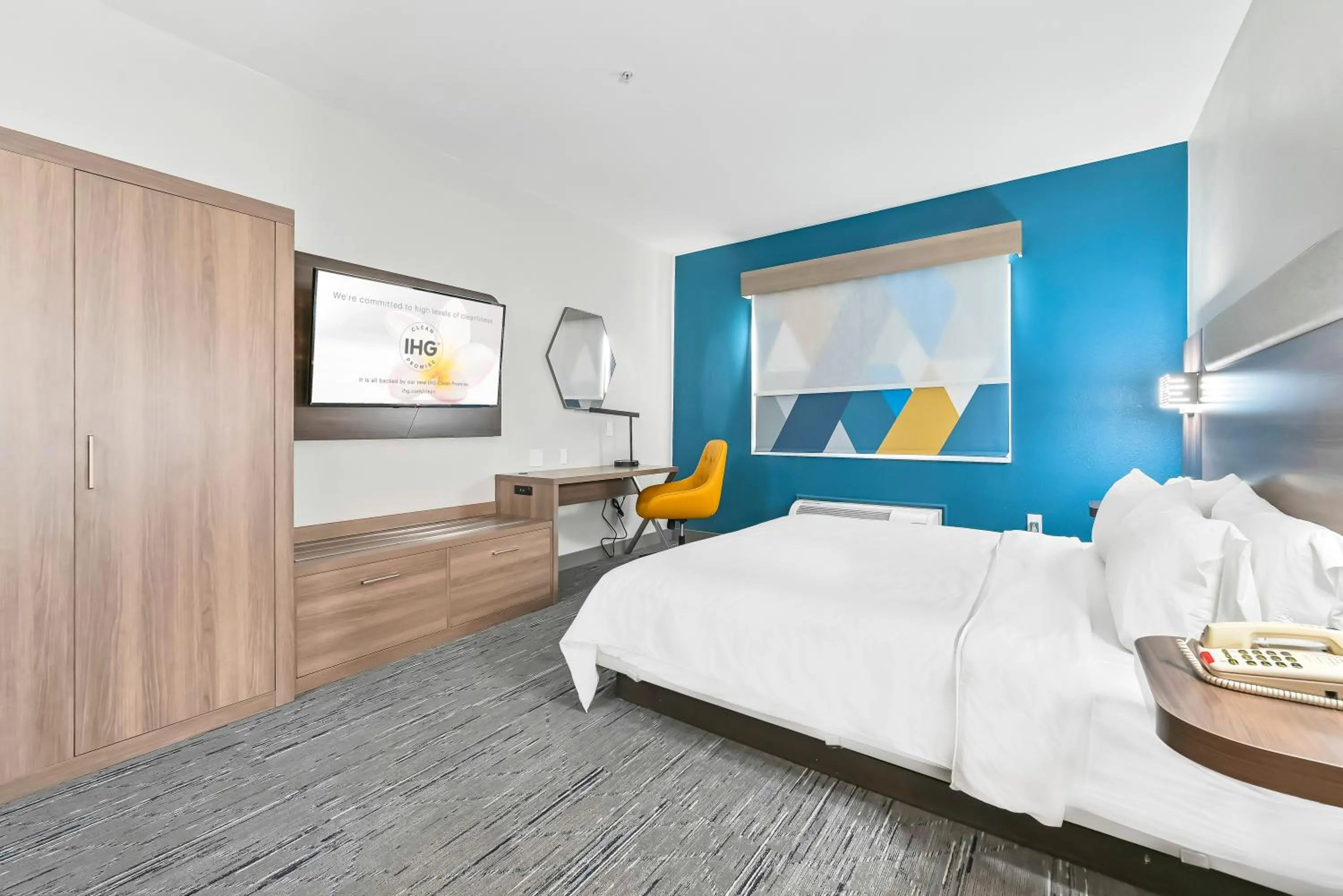 Guests, Bed in Holiday Inn Express Palestine by IHG