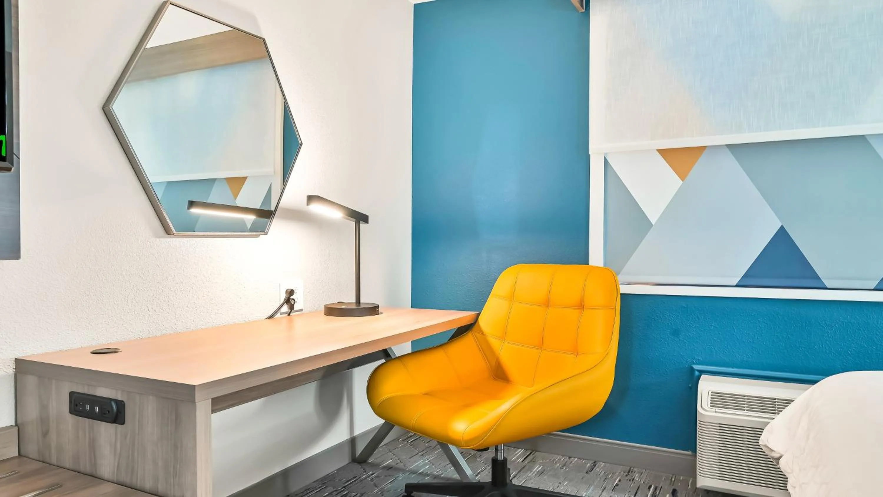 Seating area in Holiday Inn Express Palestine by IHG