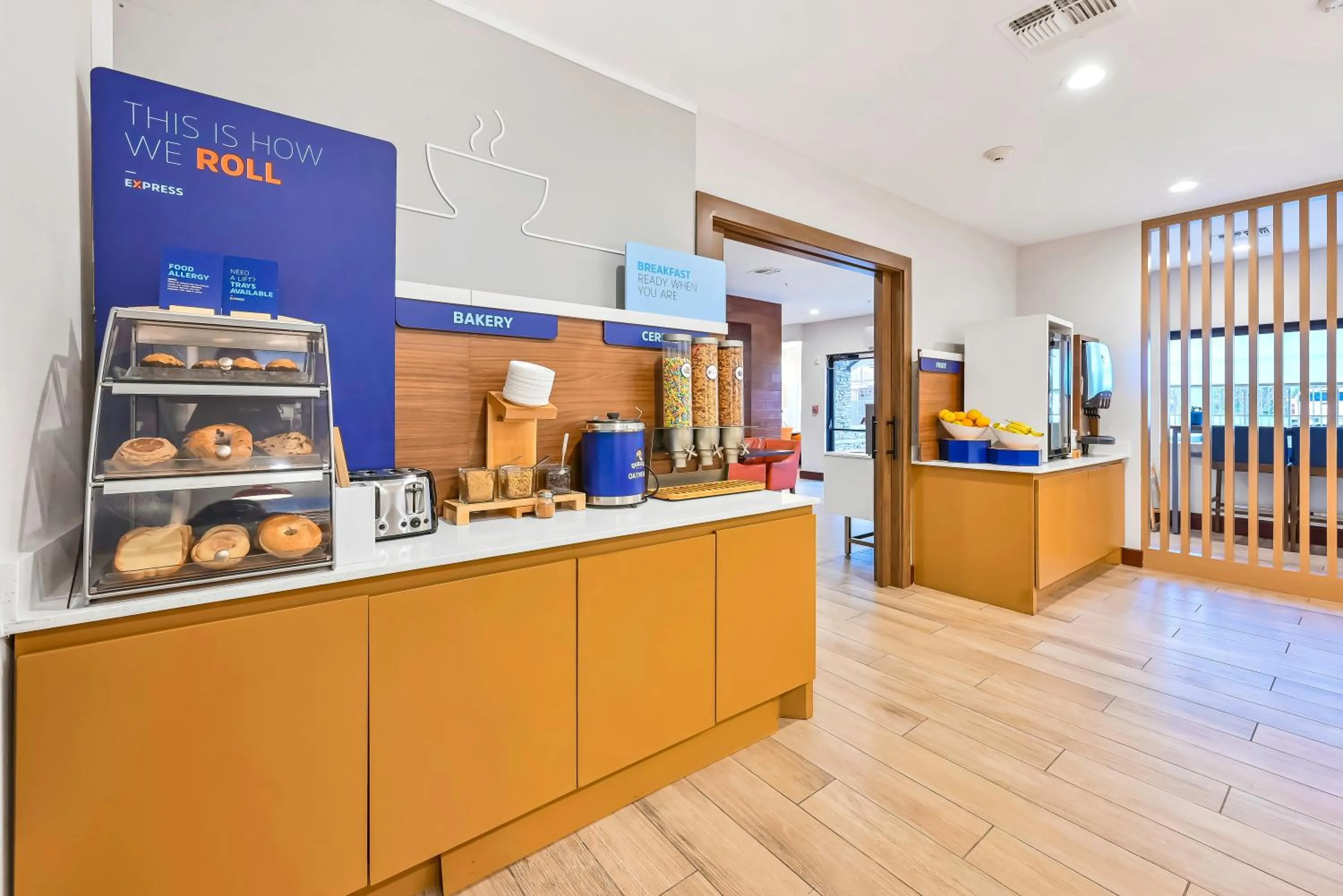 Breakfast in Holiday Inn Express Palestine by IHG