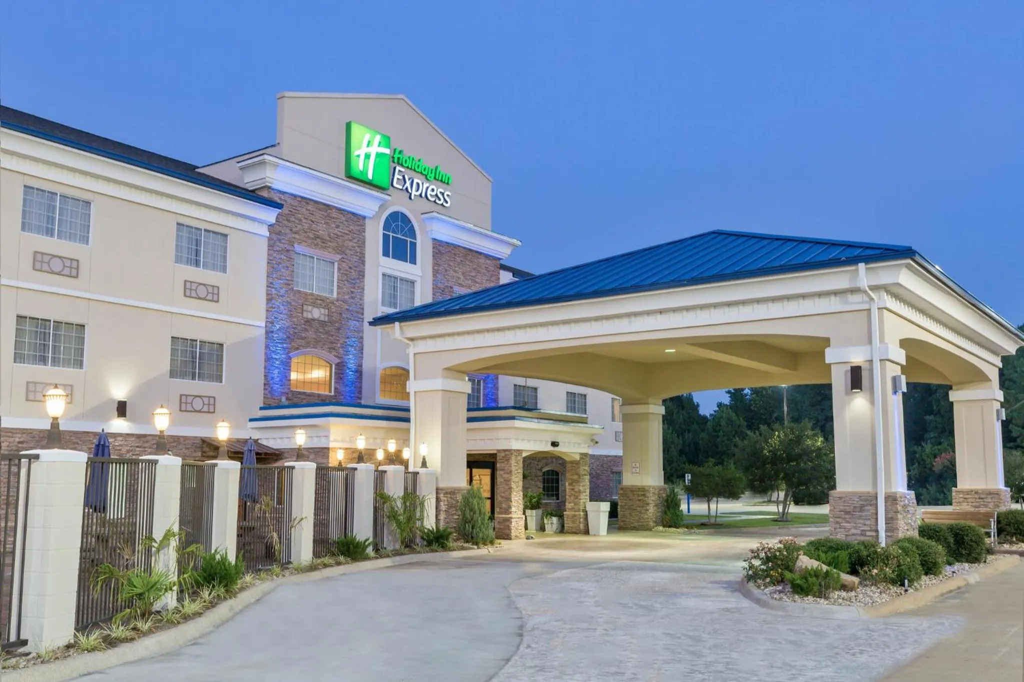 Property building in Holiday Inn Express Palestine by IHG