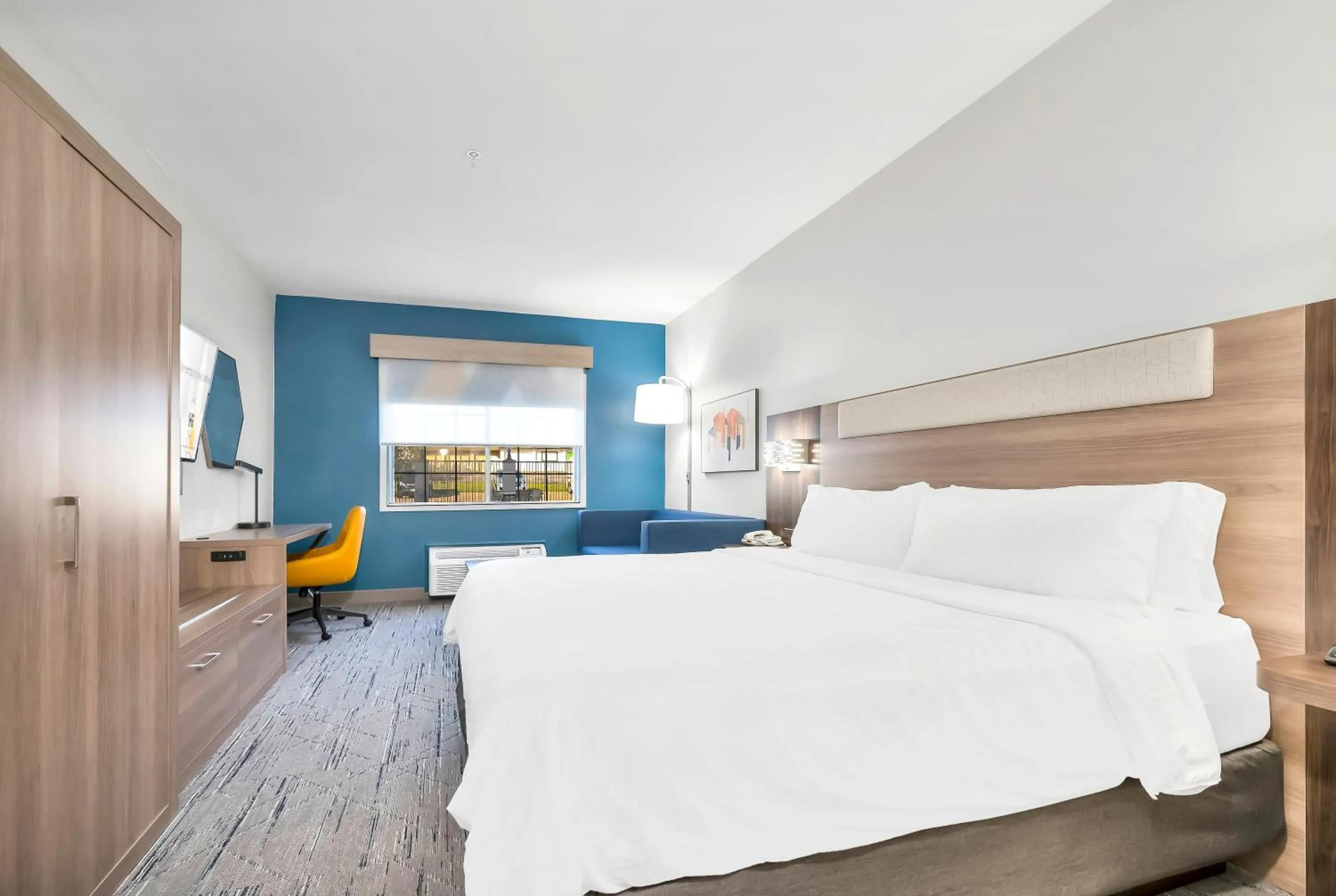Guests, Bed in Holiday Inn Express Palestine by IHG