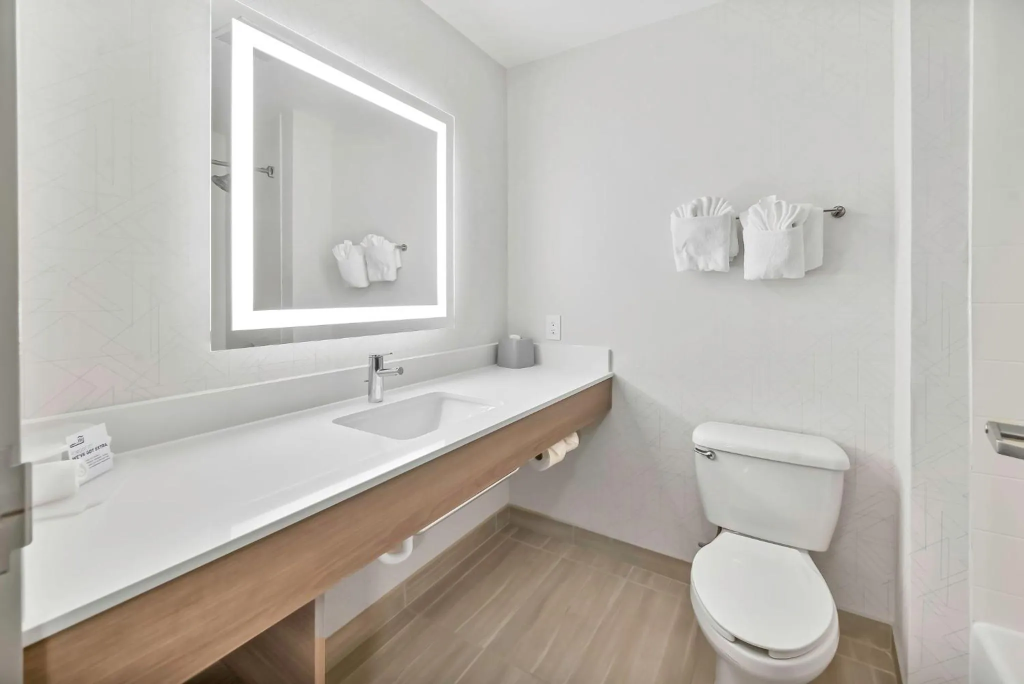 Photo of the whole room in Holiday Inn Express Palestine by IHG