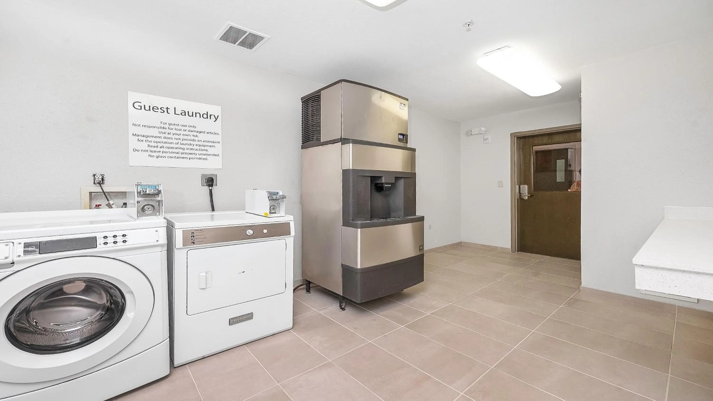 laundry in Holiday Inn Express Palestine by IHG