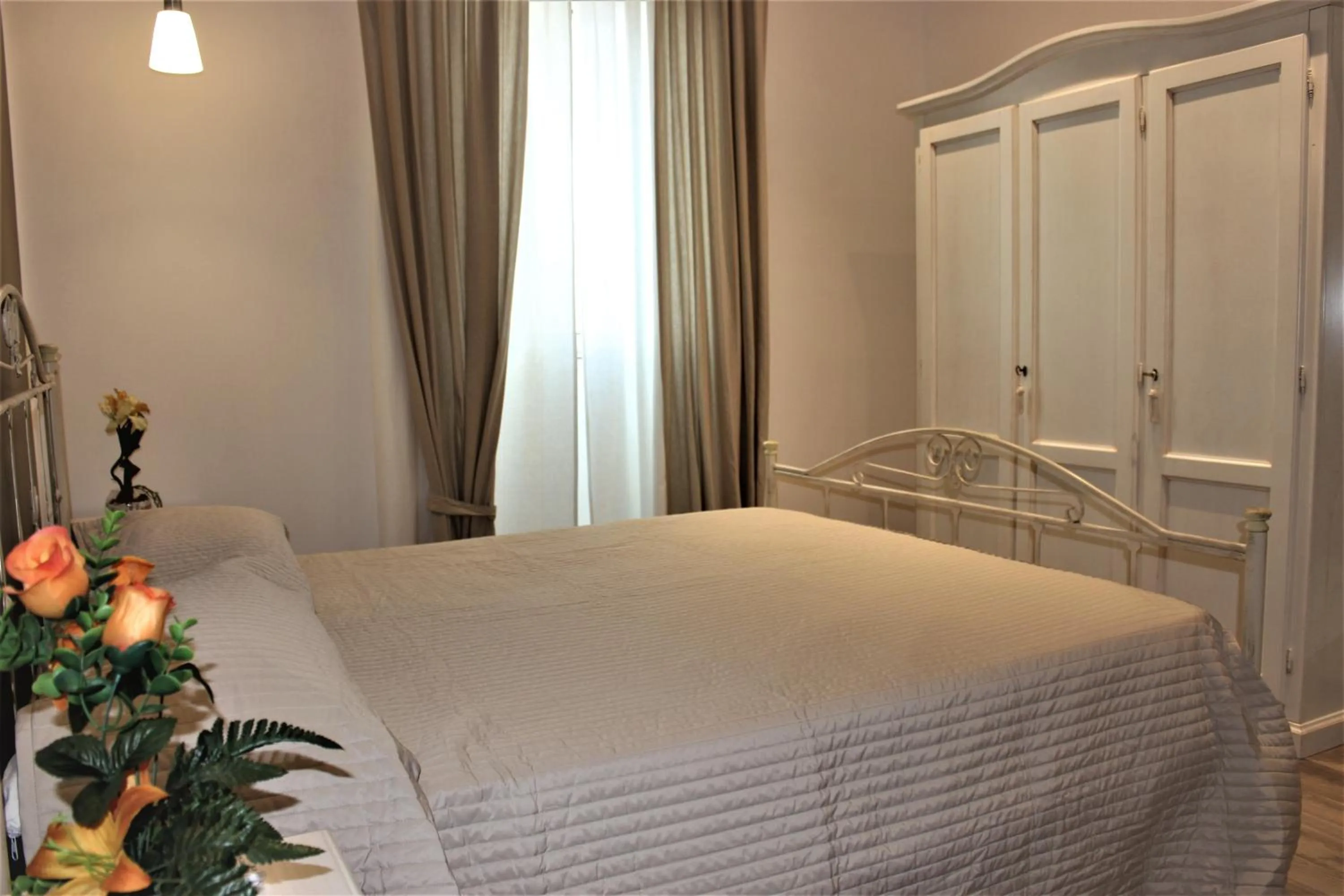 Photo of the whole room in Don Peppe B&B