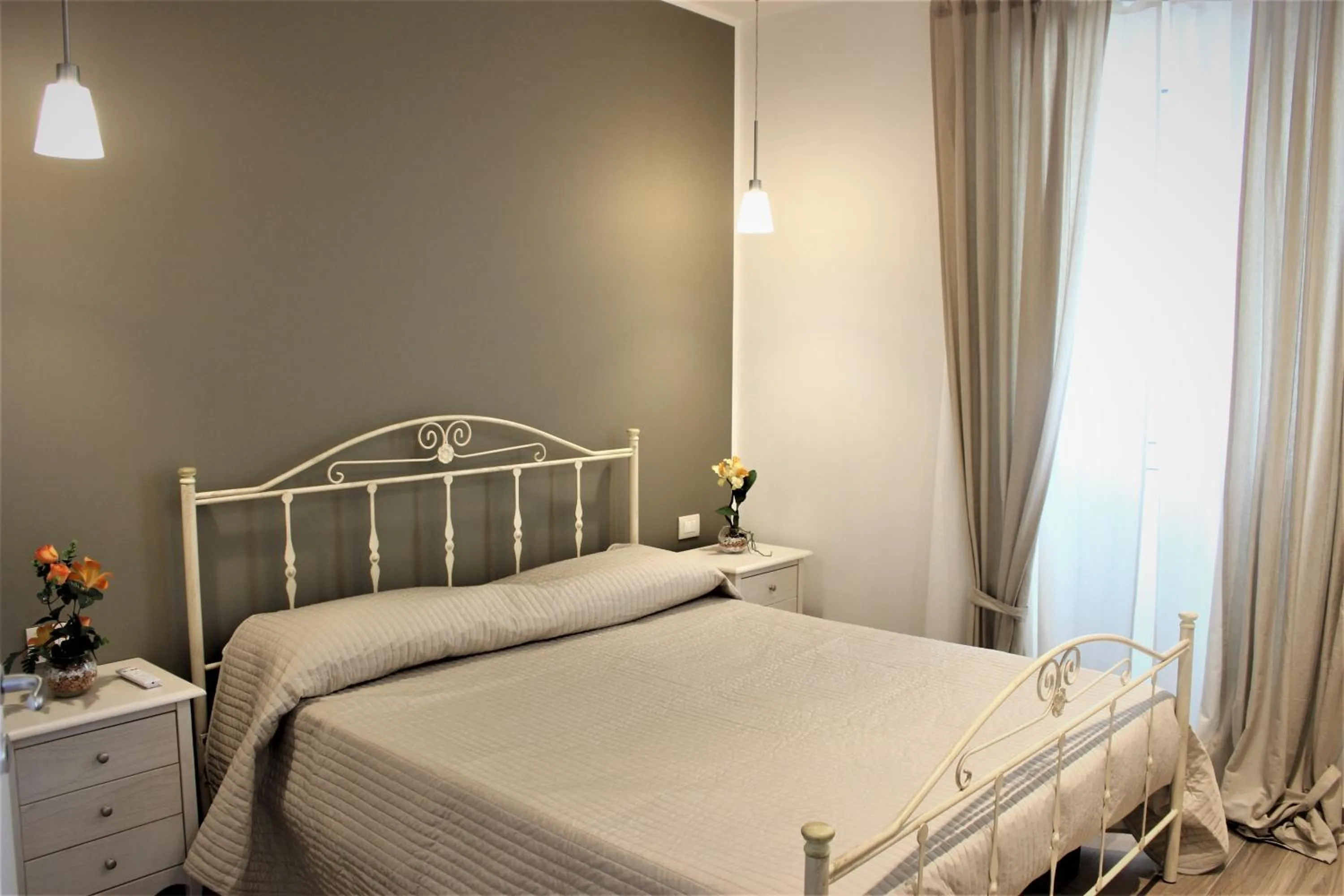 Photo of the whole room in Don Peppe B&B