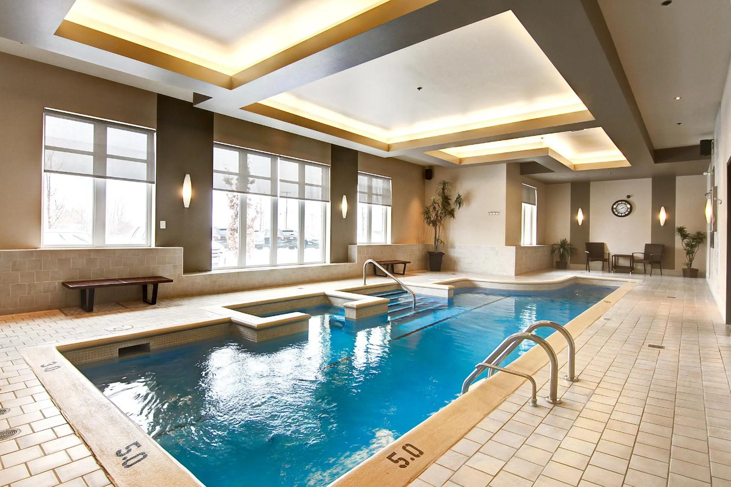 Swimming pool in Imperia Hotel & Suites Saint-Eustache