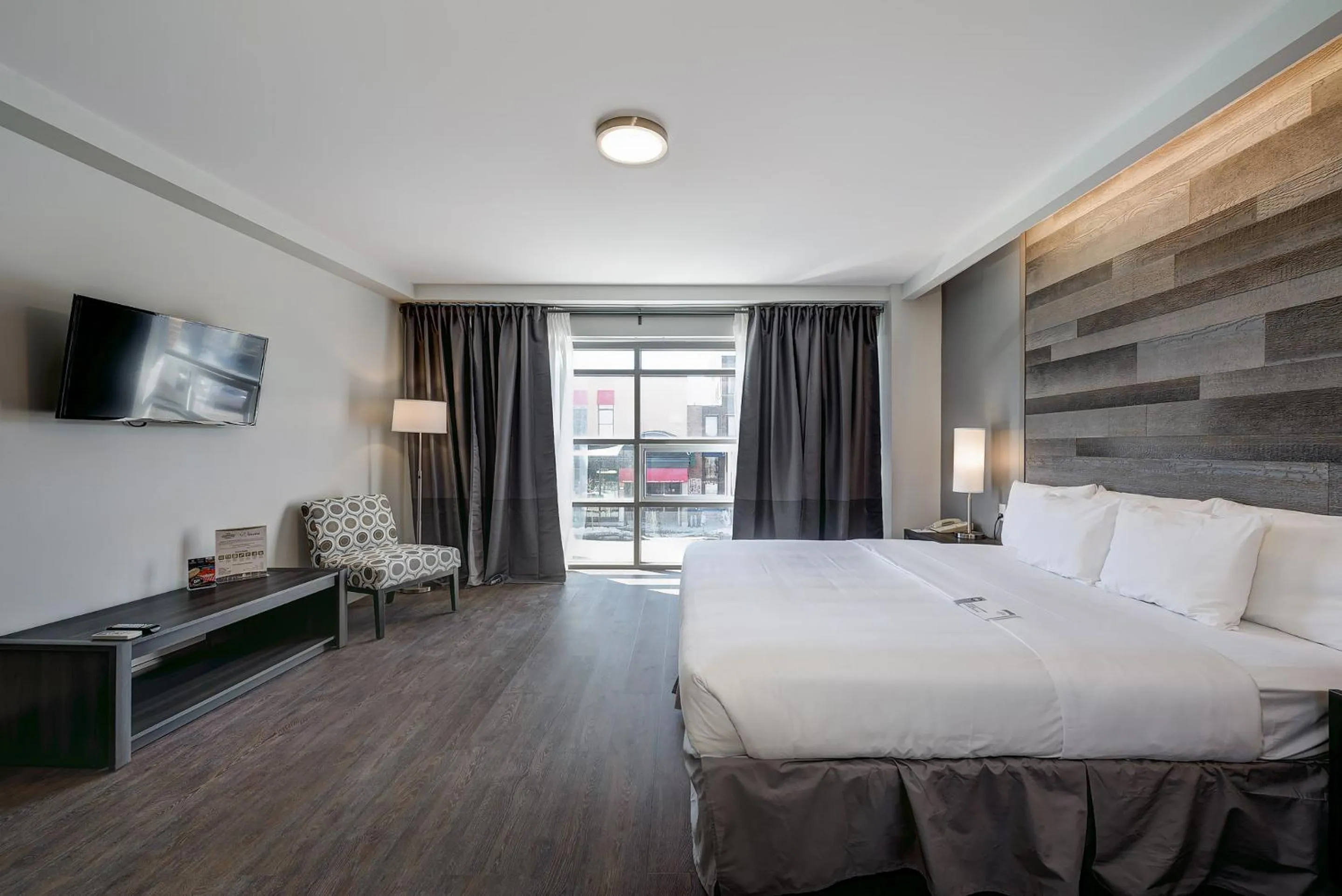 Bedroom in Terrasse Royale Hotel