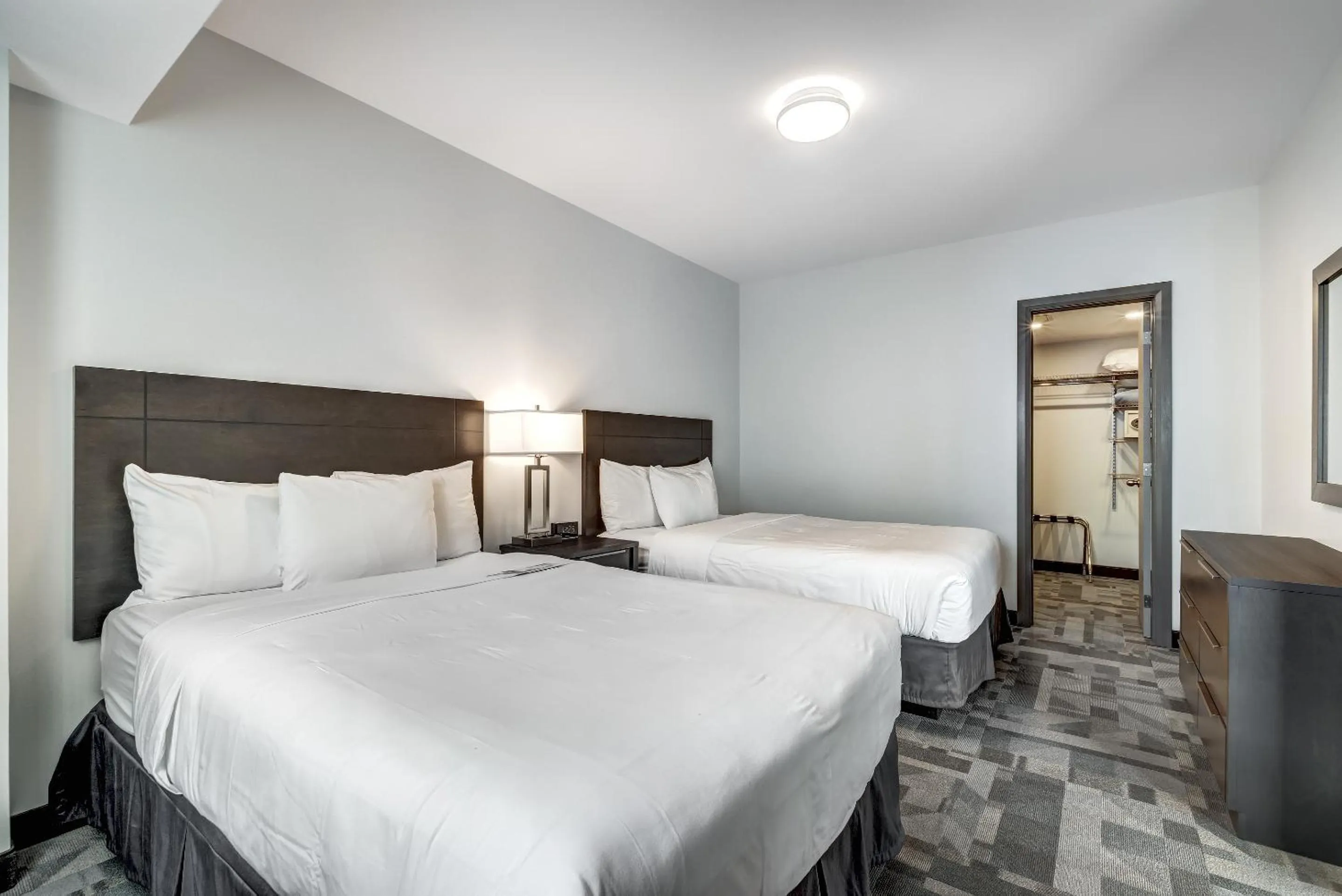 Bedroom in Terrasse Royale Hotel