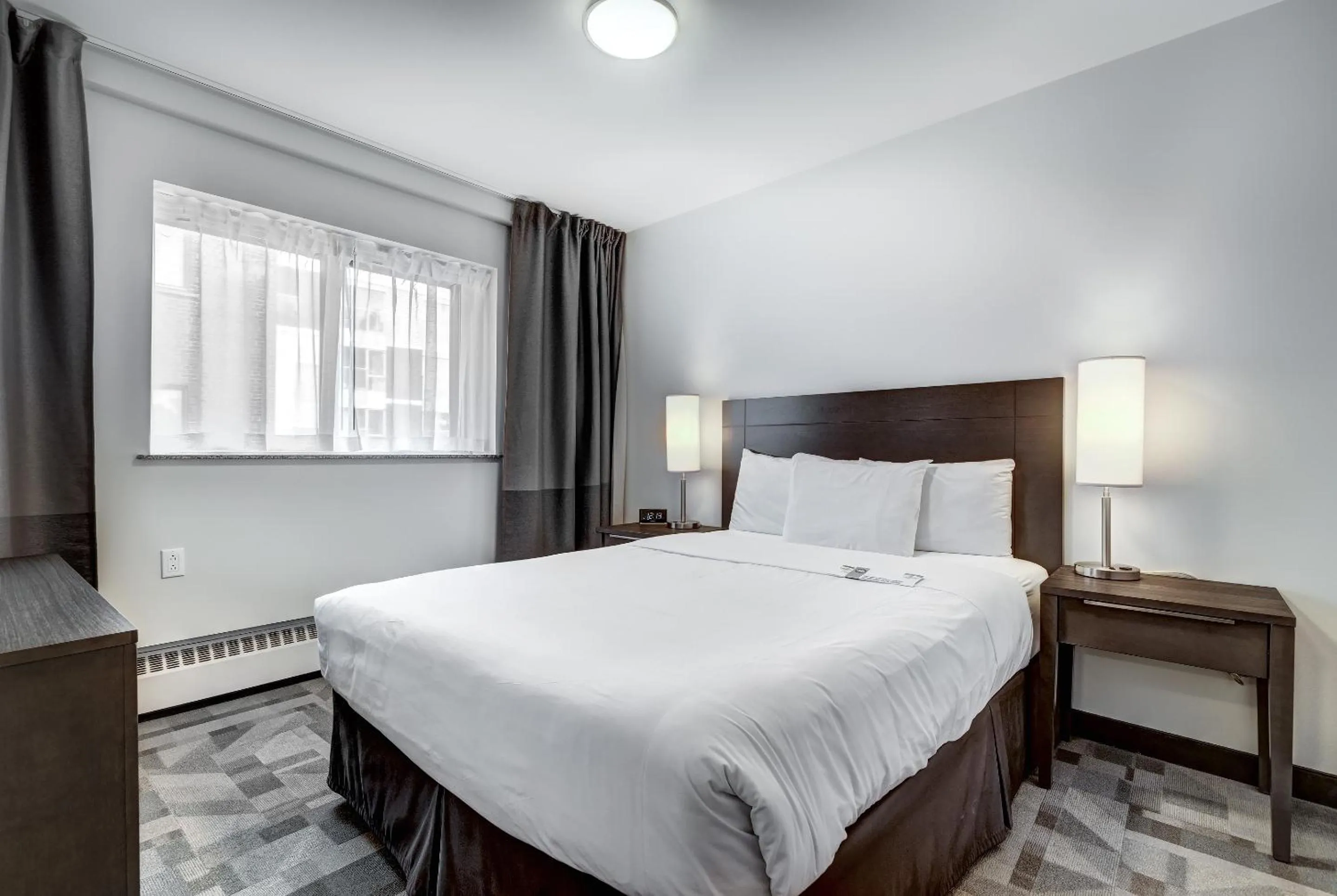 Bedroom in Terrasse Royale Hotel