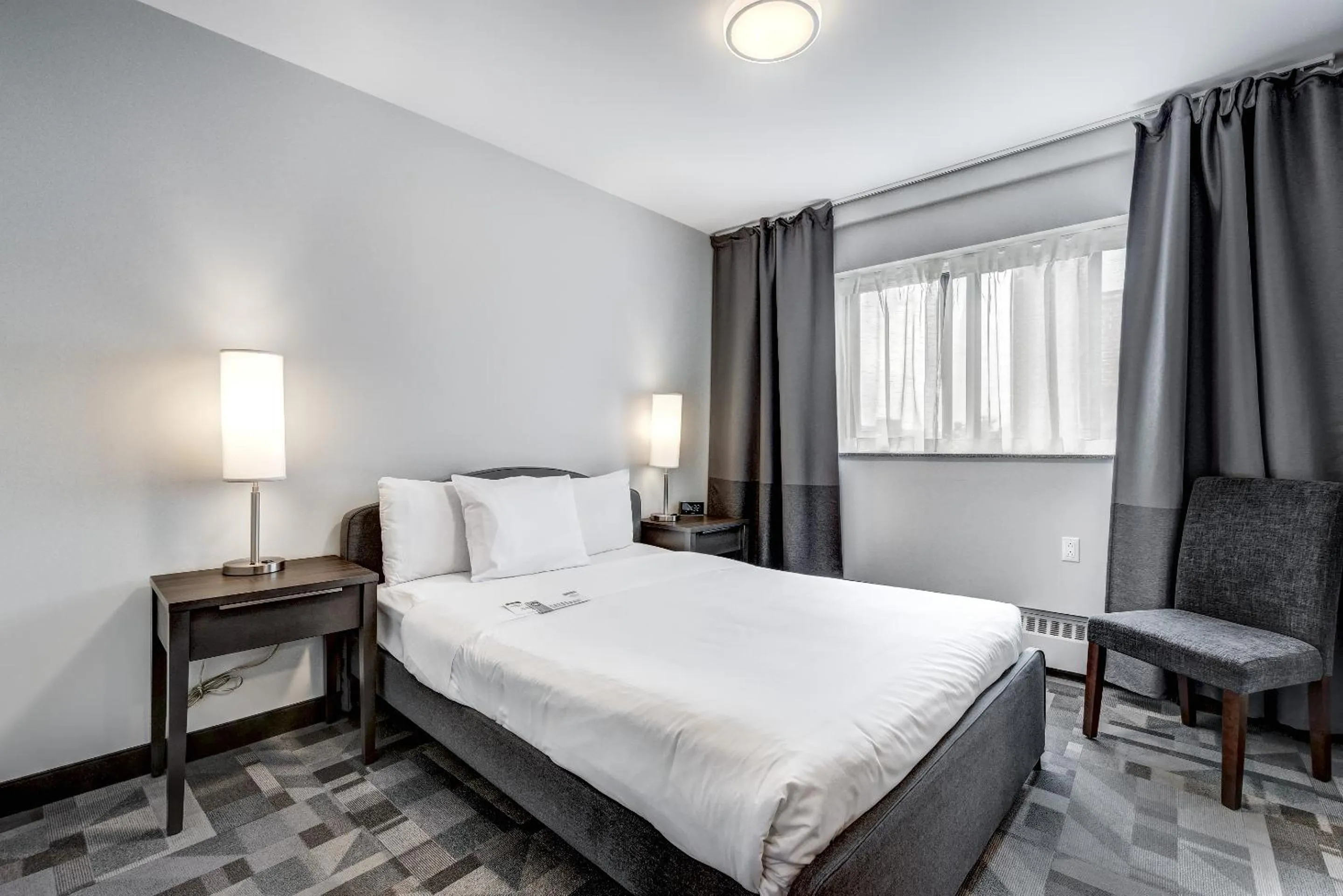 Bedroom in Terrasse Royale Hotel