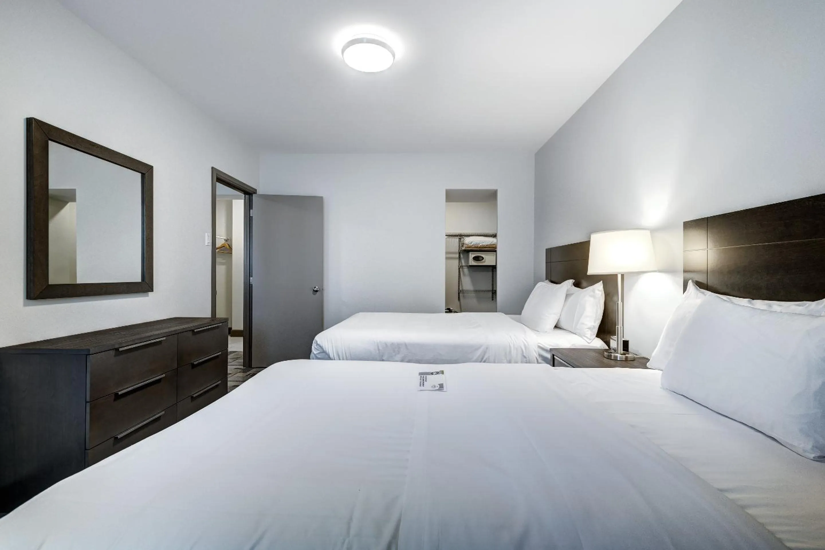 Bedroom in Terrasse Royale Hotel