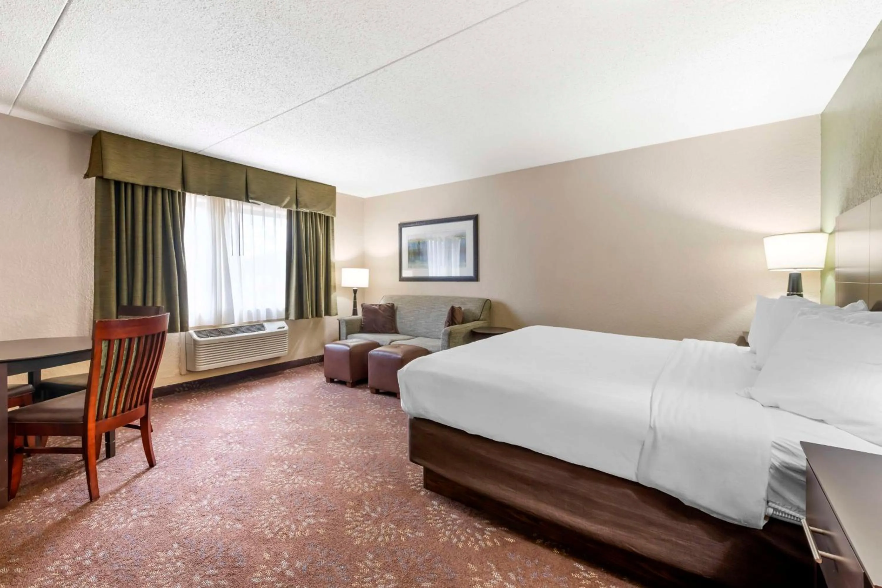 Bedroom, Bed in Best Western Plus New Ulm