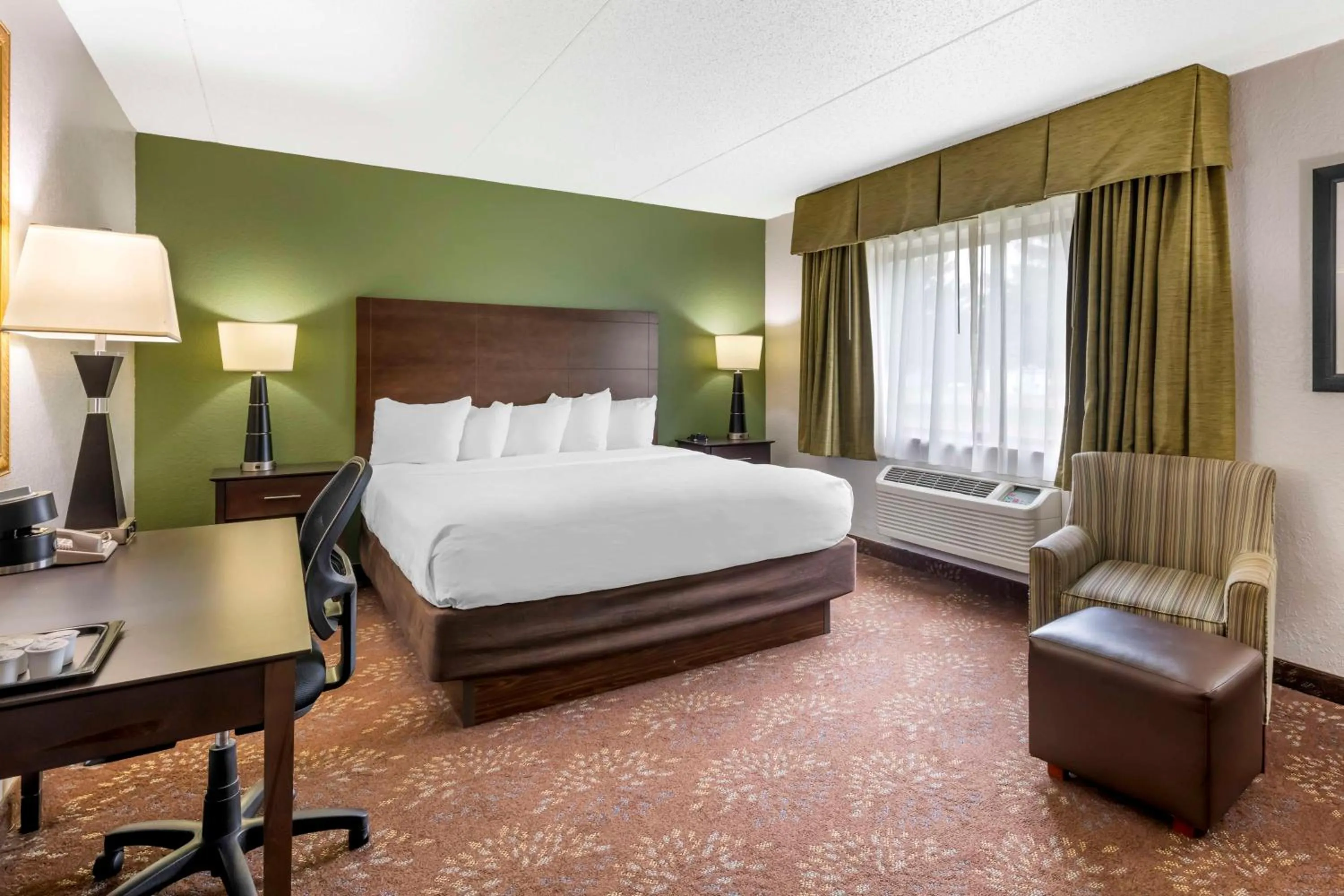 Bedroom, Bed in Best Western Plus New Ulm