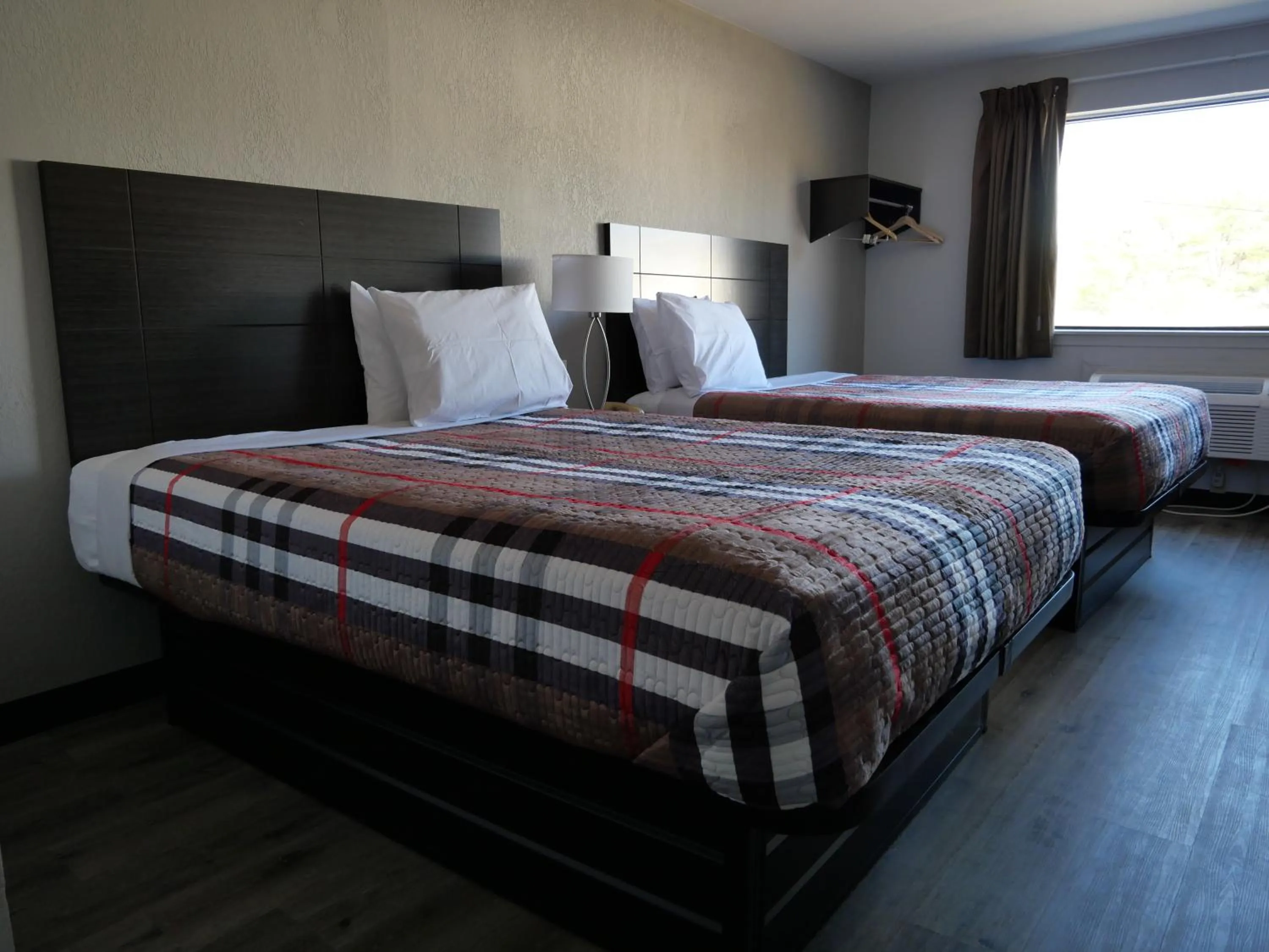 Bed in Hilltop Express Inn