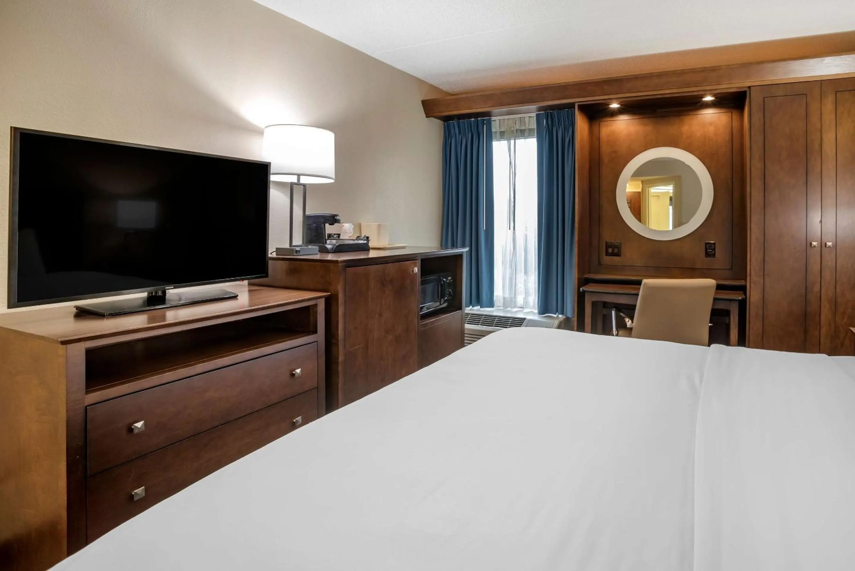 Bedroom, Bed in Comfort Inn & Suites Newark - Wilmington