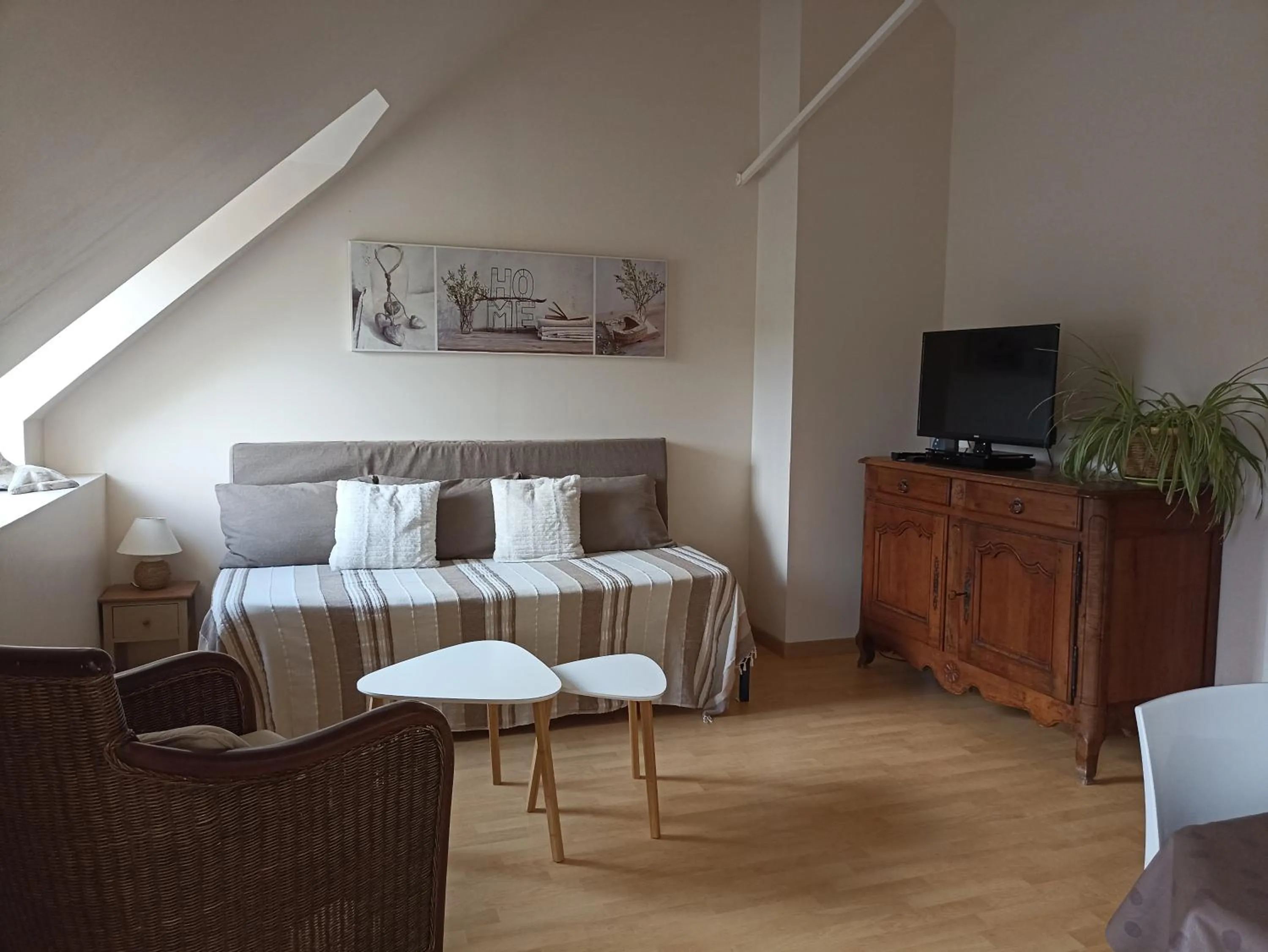 Communal lounge/ TV room, Bed in la longère angevine