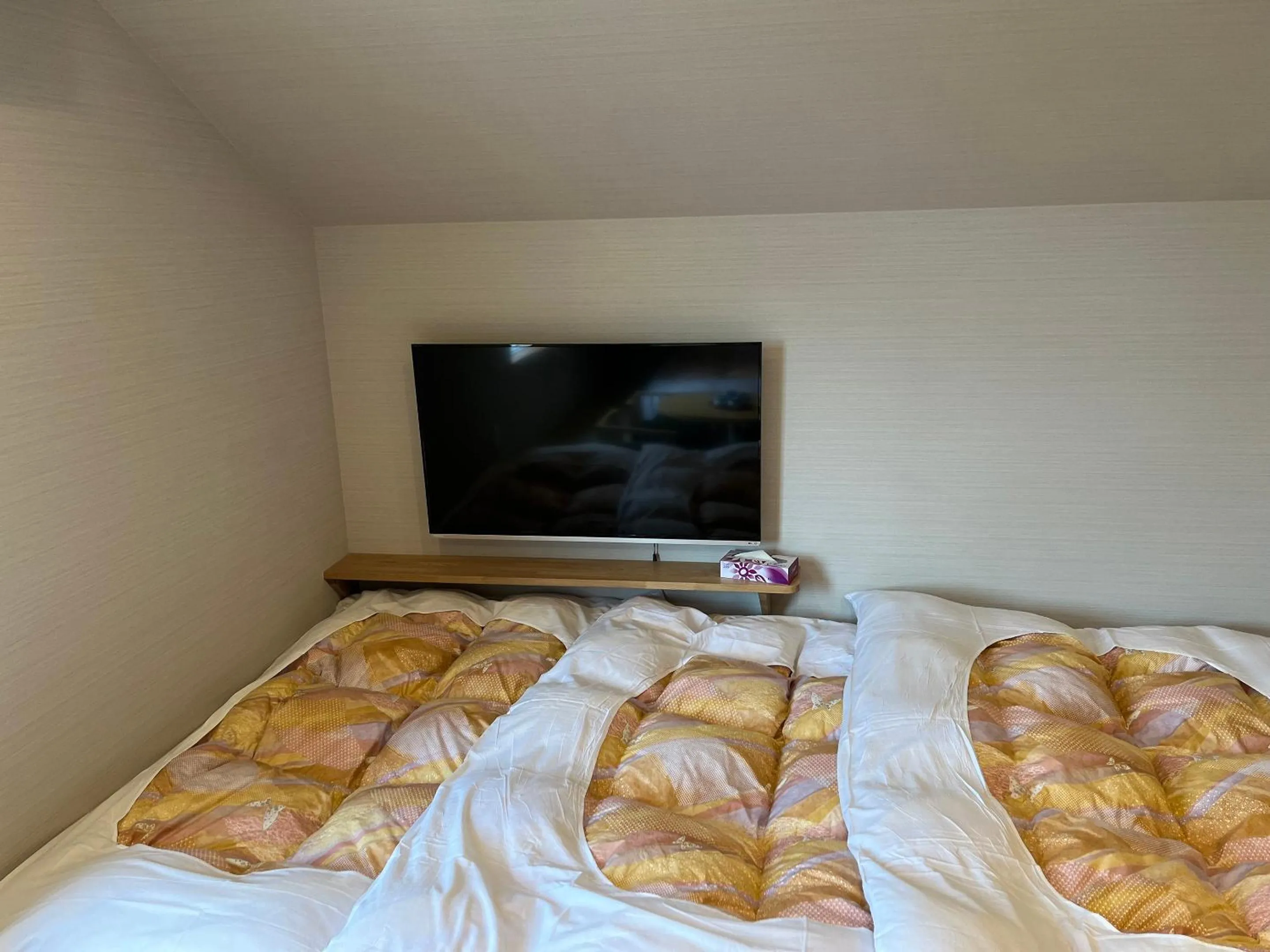 Photo of the whole room, Bed in Royal Hotel Kawaguchiko