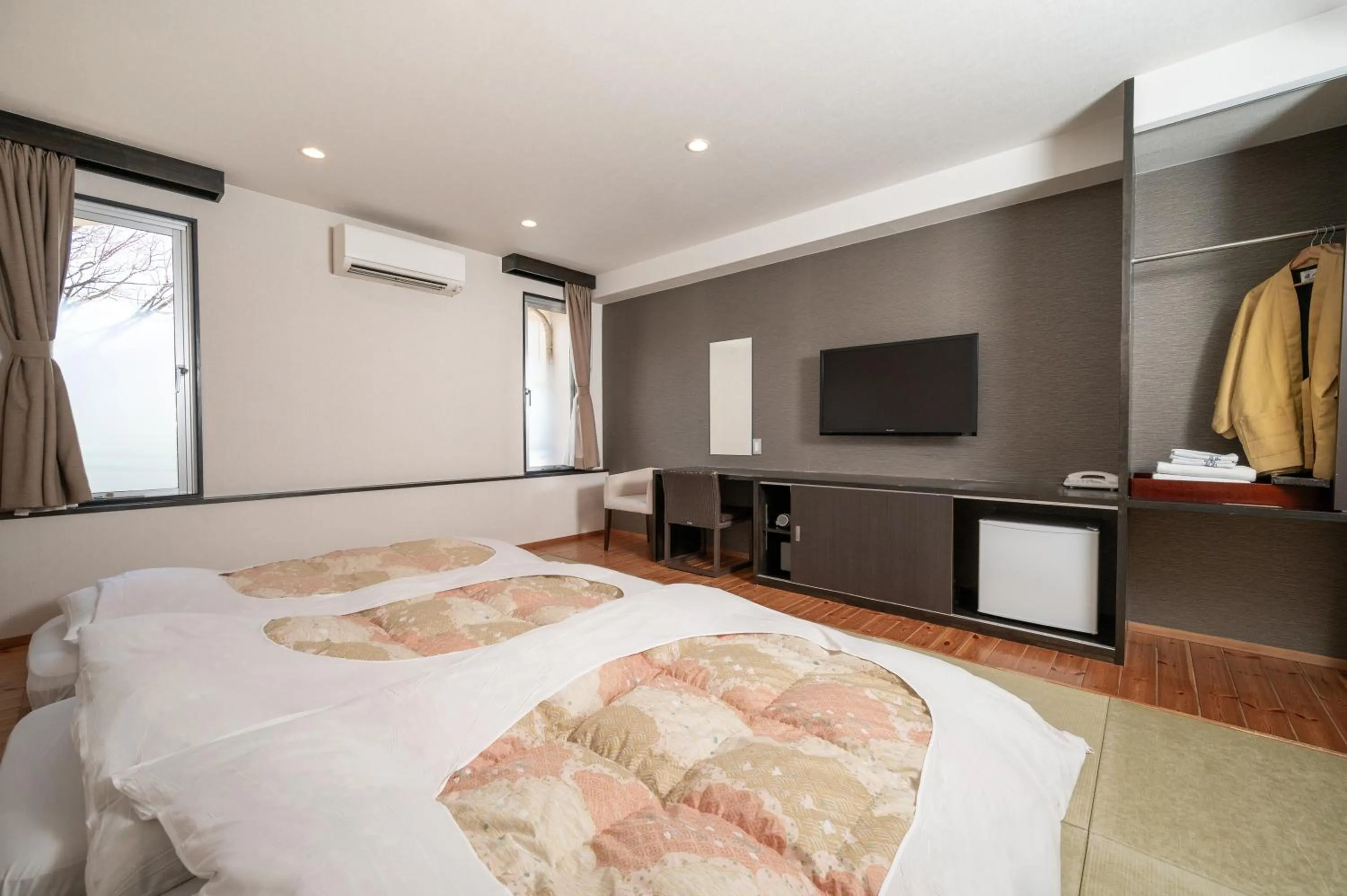 Photo of the whole room, Bed in Royal Hotel Kawaguchiko