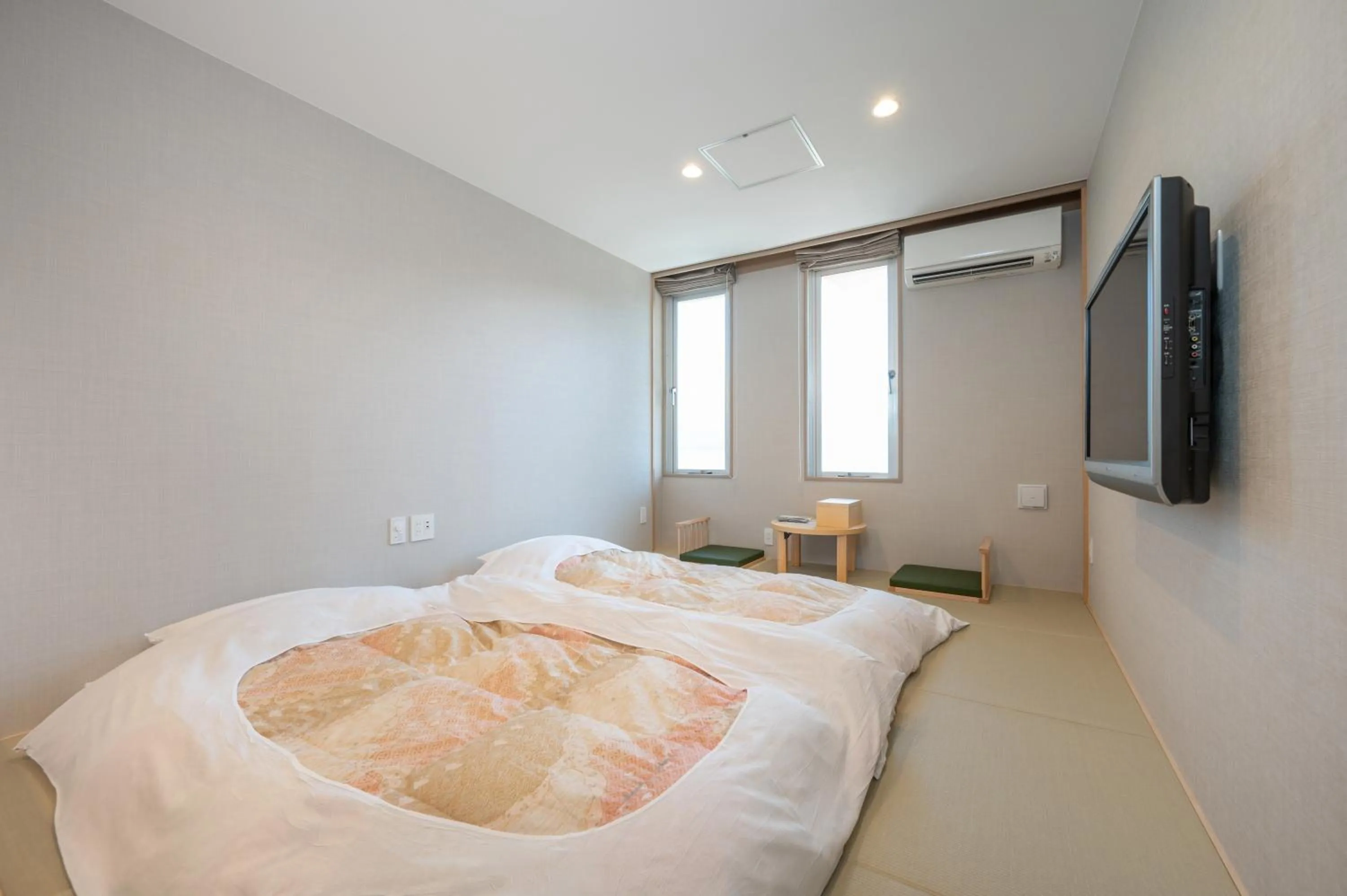 Photo of the whole room, Bed in Royal Hotel Kawaguchiko
