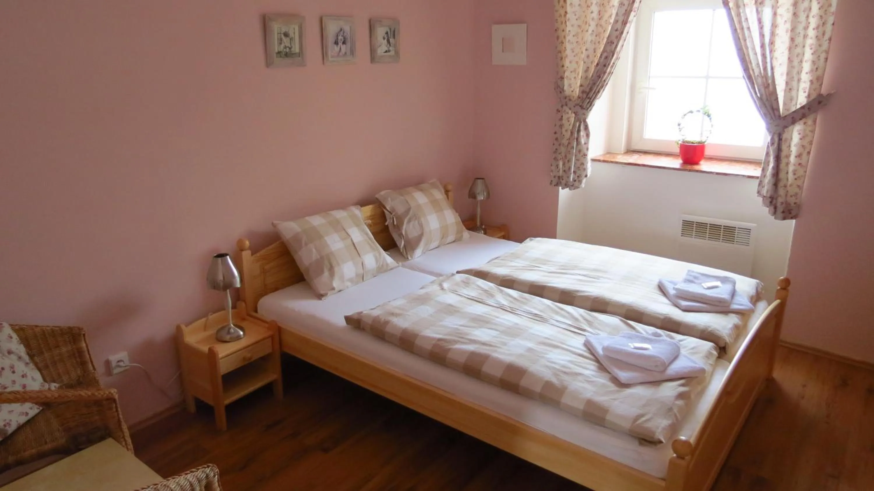 Photo of the whole room, Bed in Garni Hotel St Anna