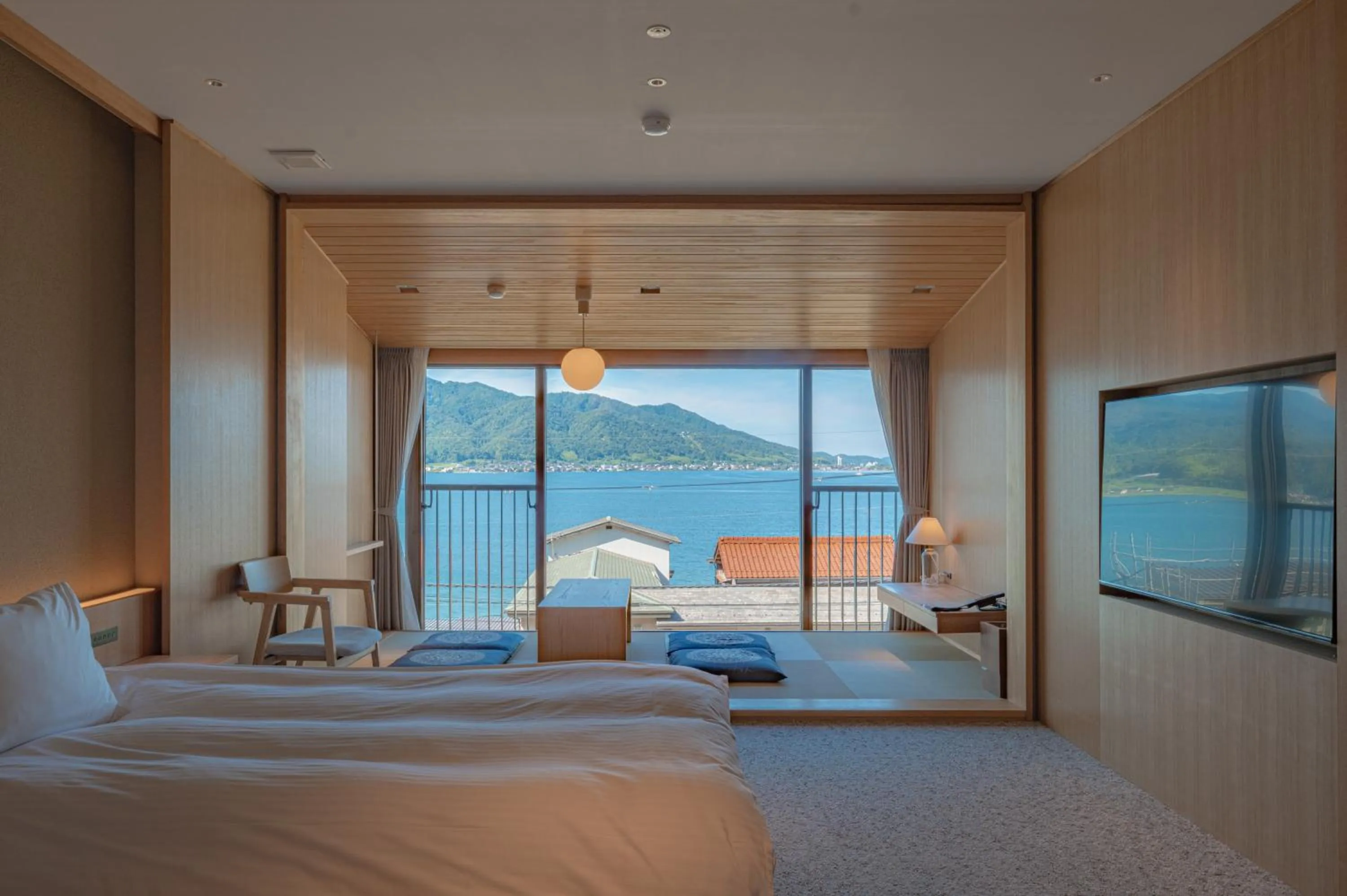 View (from property/room), Bed in Hotel Kitanoya