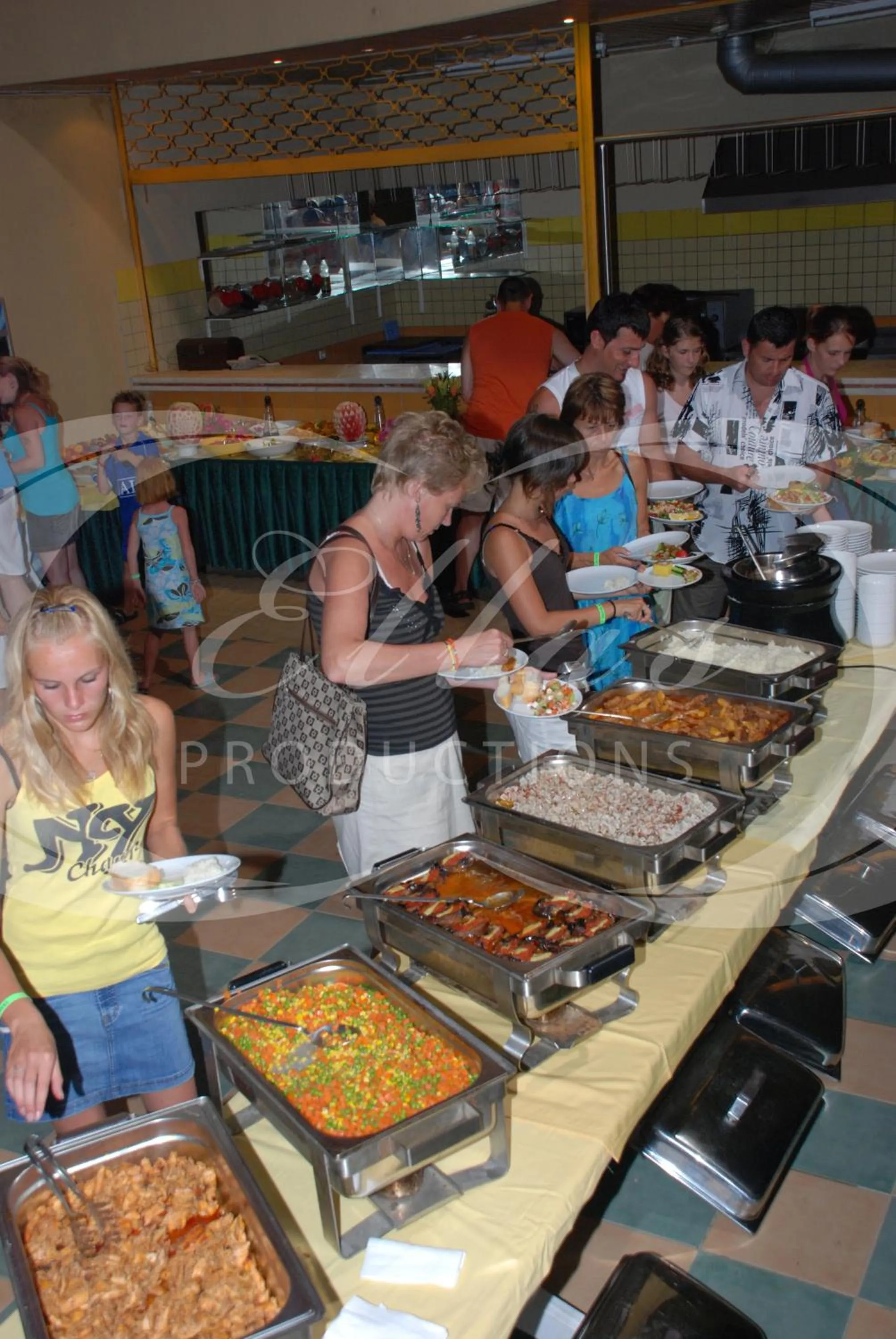 Restaurant/places to eat in Ark Apart and Suite Hotel